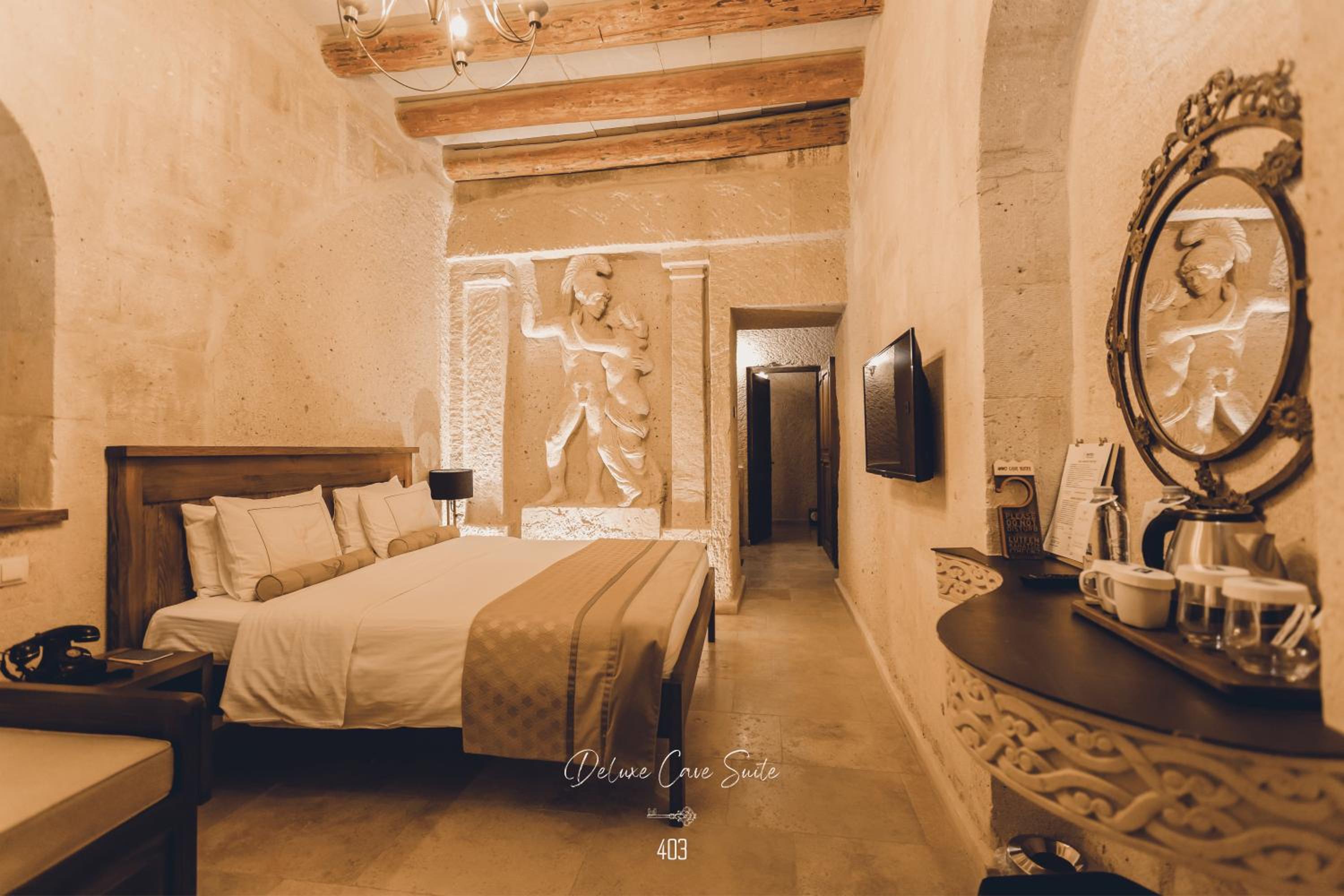 Deluxe Cave Suite with Jacuzzi