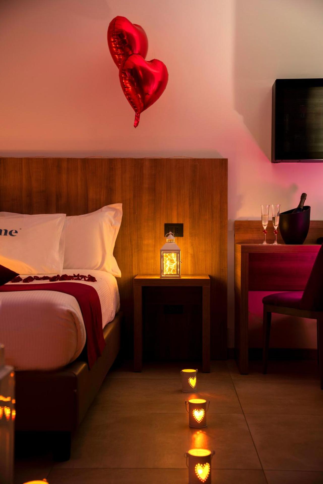 Junior Suite with Hot Tub Partial Sea View