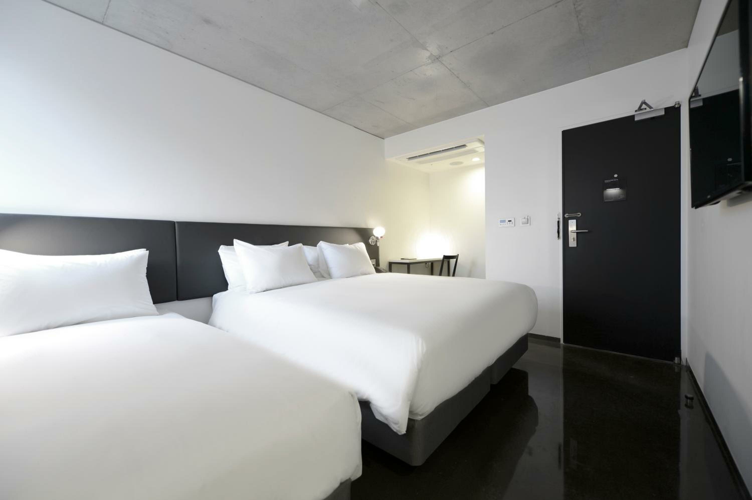 Family Twin Room with Netflix