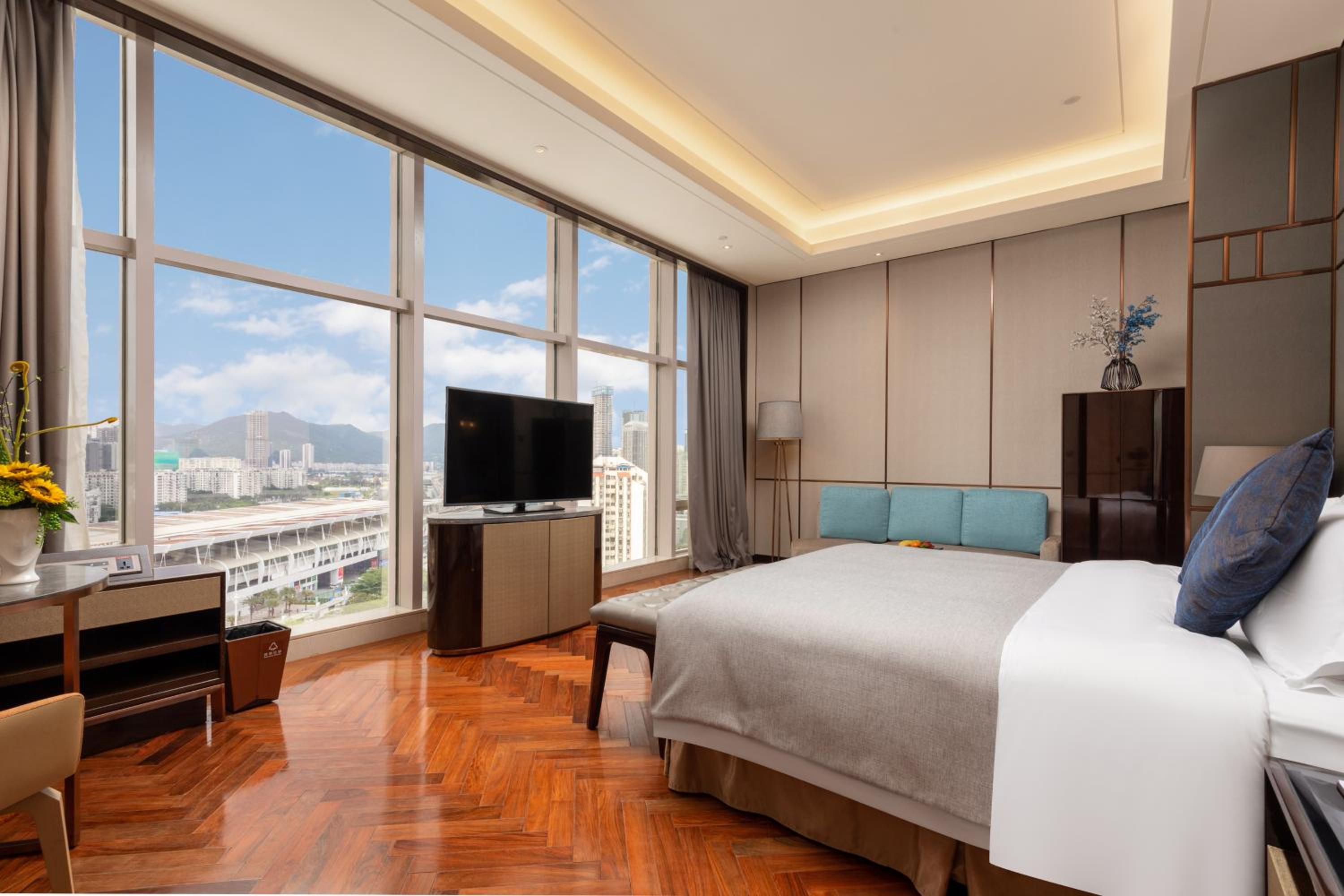 Premier Business Queen Room
