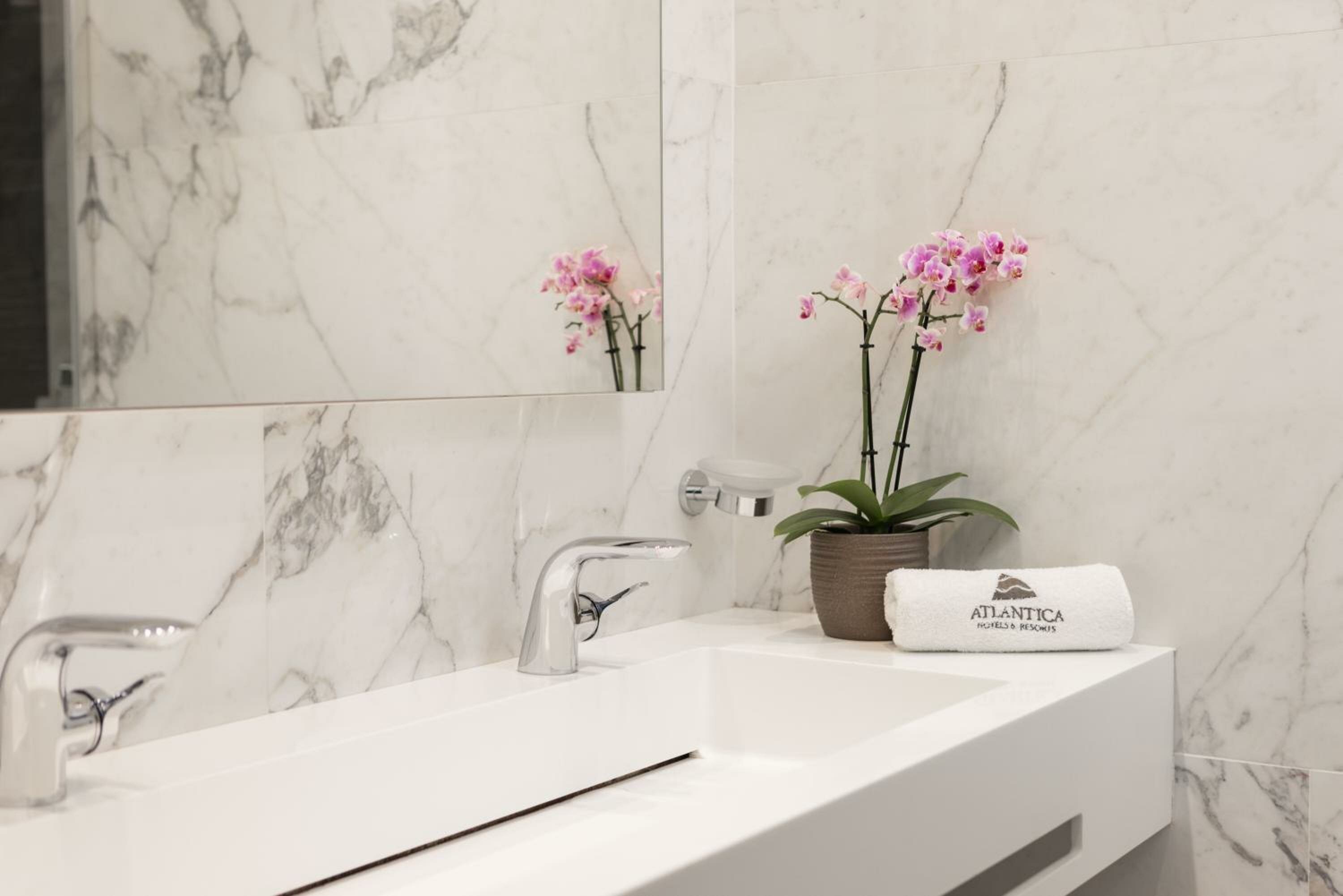 Artemis Suite Sea View with Outdoor Whirlpool