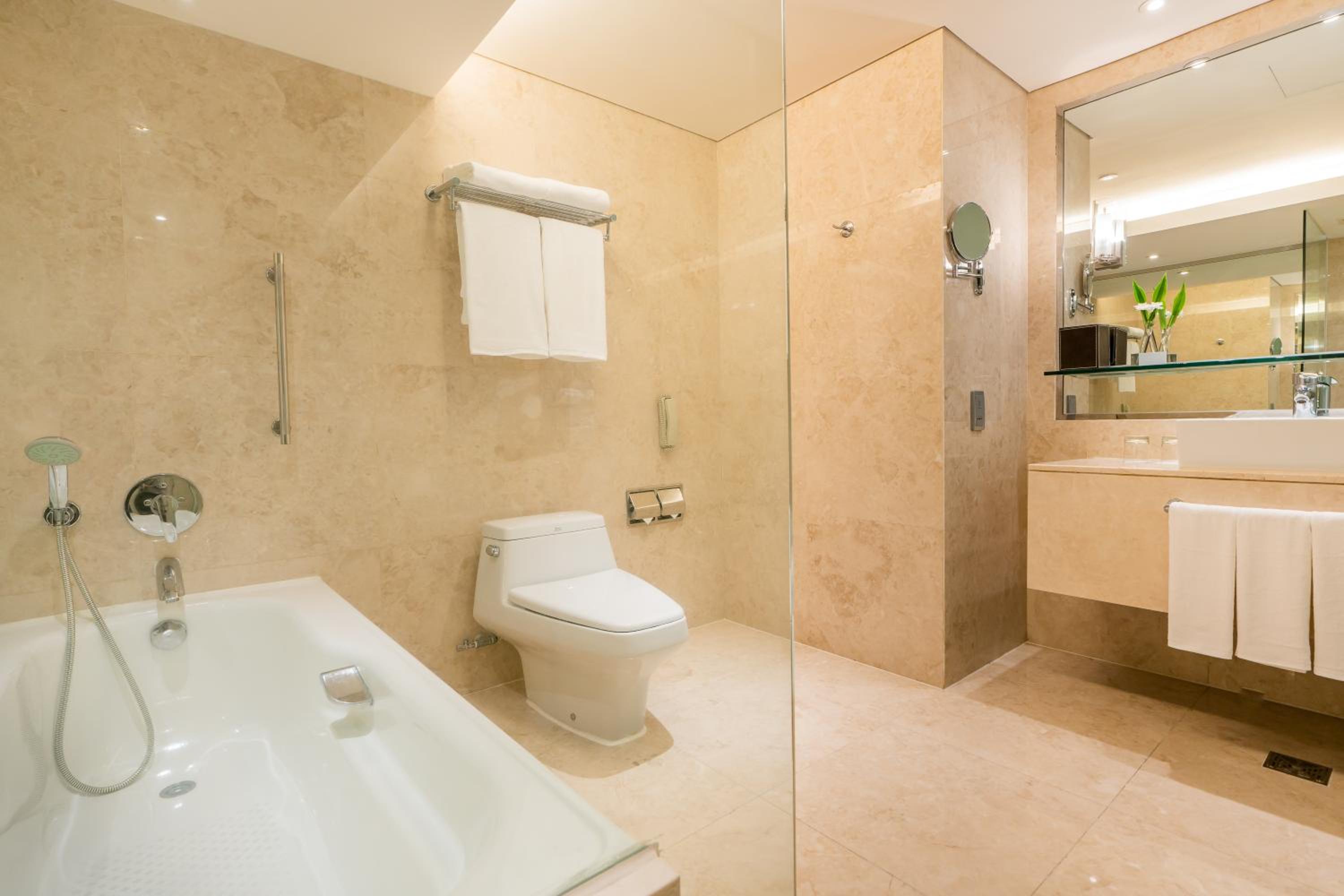 One-Bedroom Premium Suite with City View - Non-Smoking