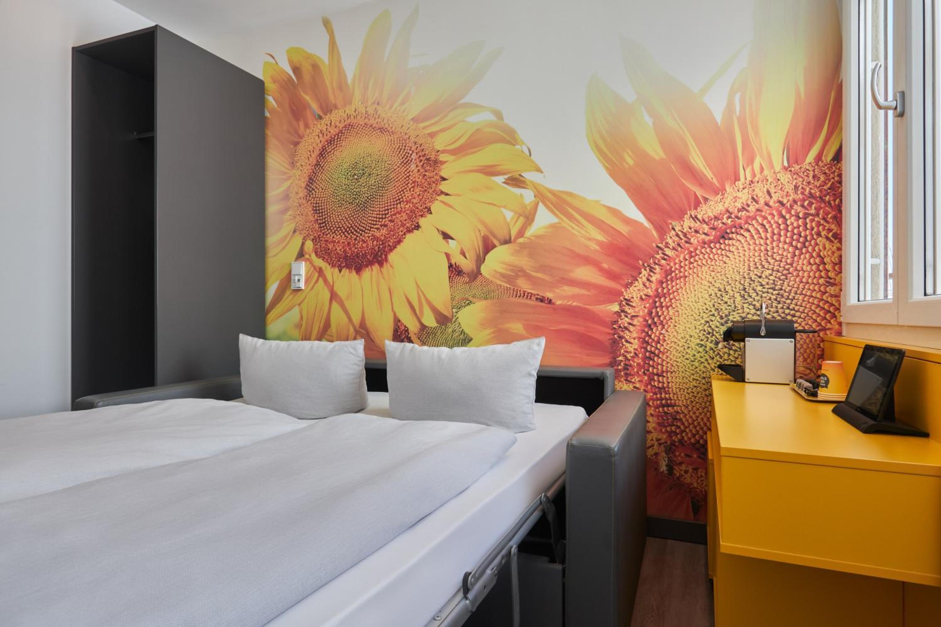 Triple Room (69 ft²)