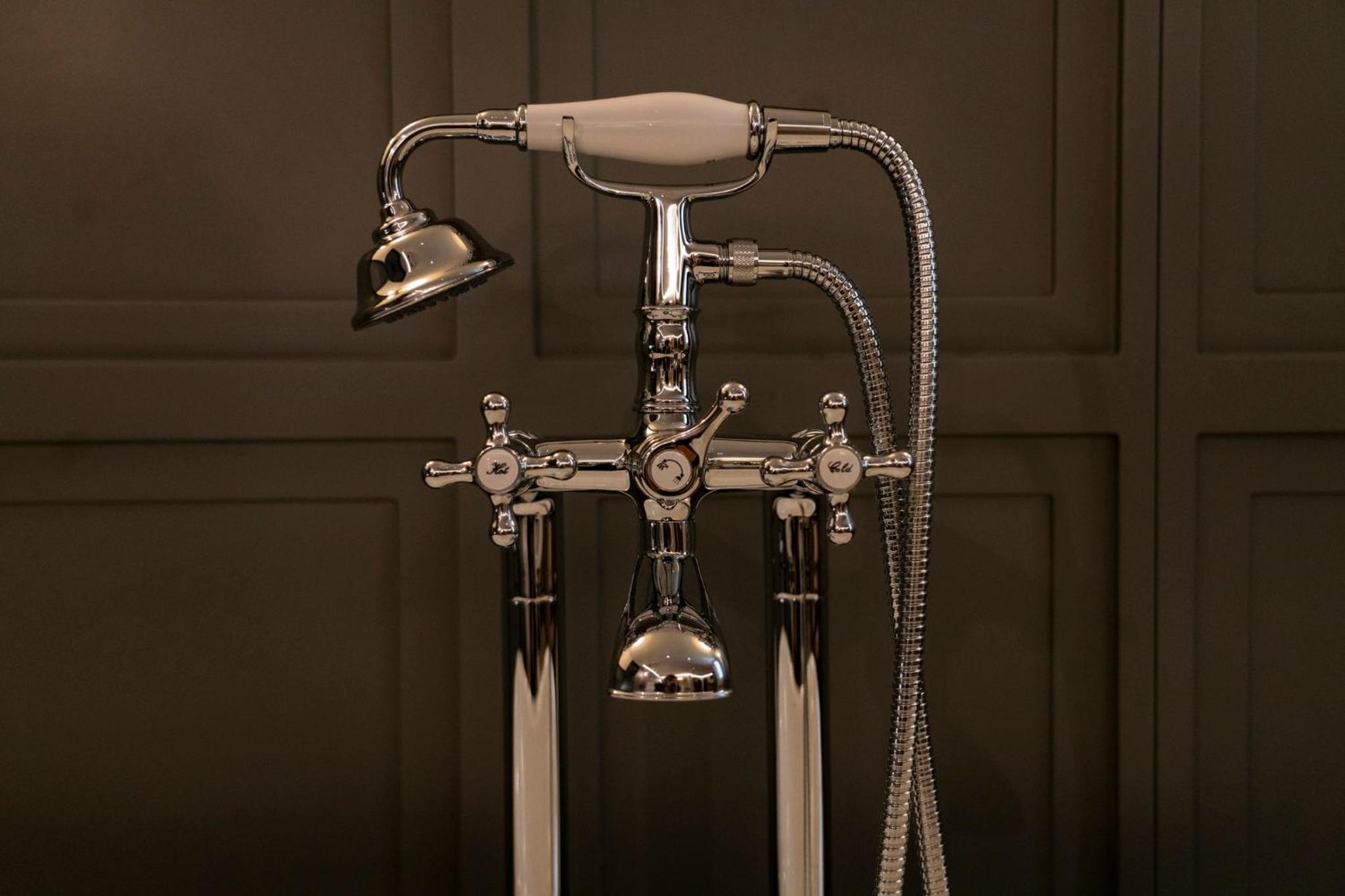 One-Bedroom King Suite