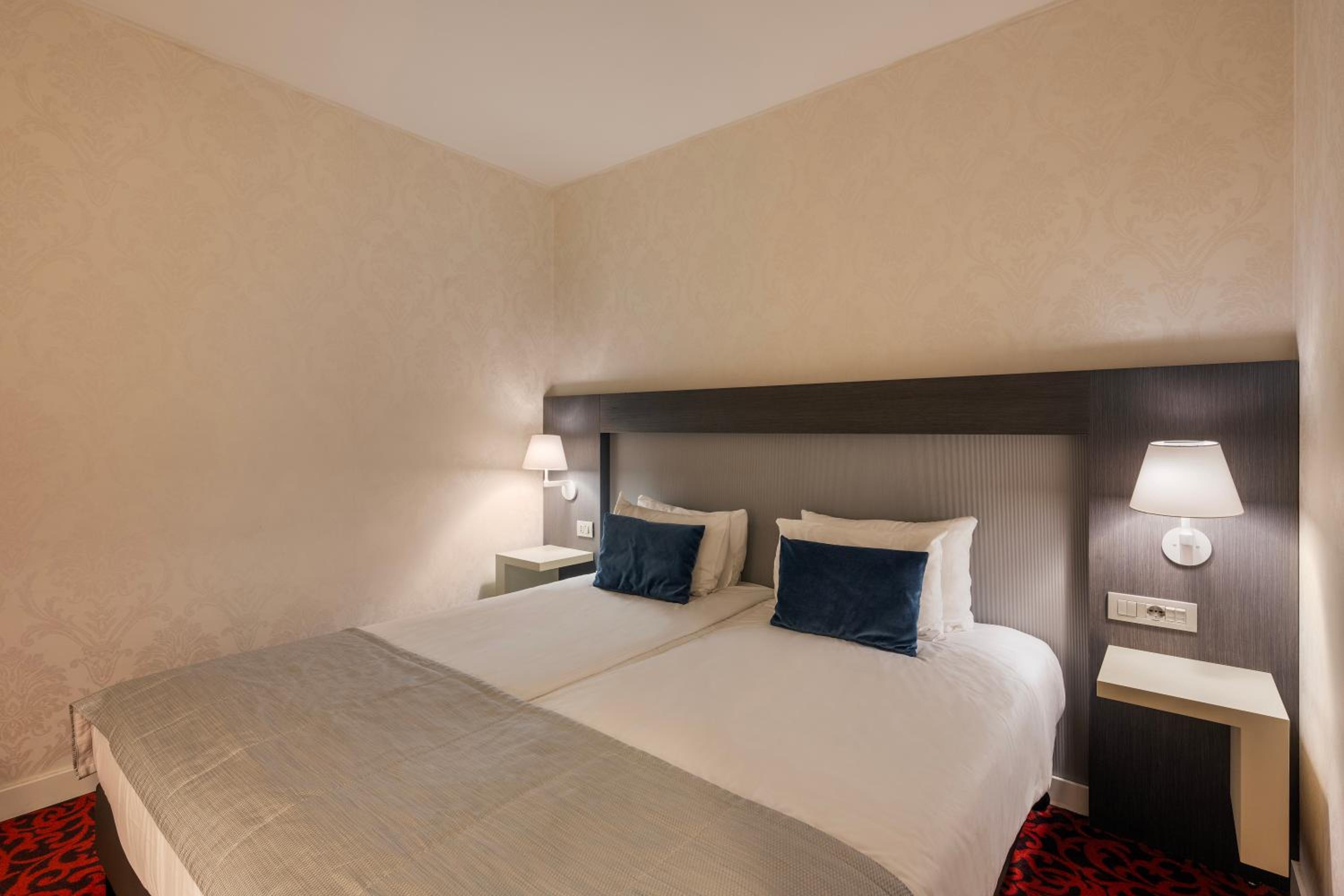 Deluxe Double Room with Square View