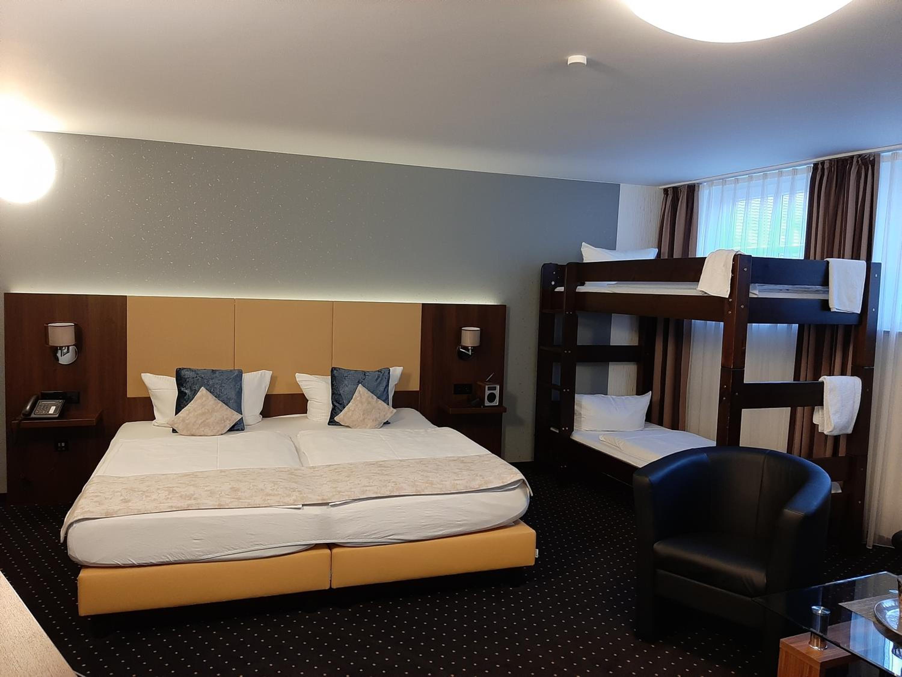 Family Room (2 Adults + 1 Child)