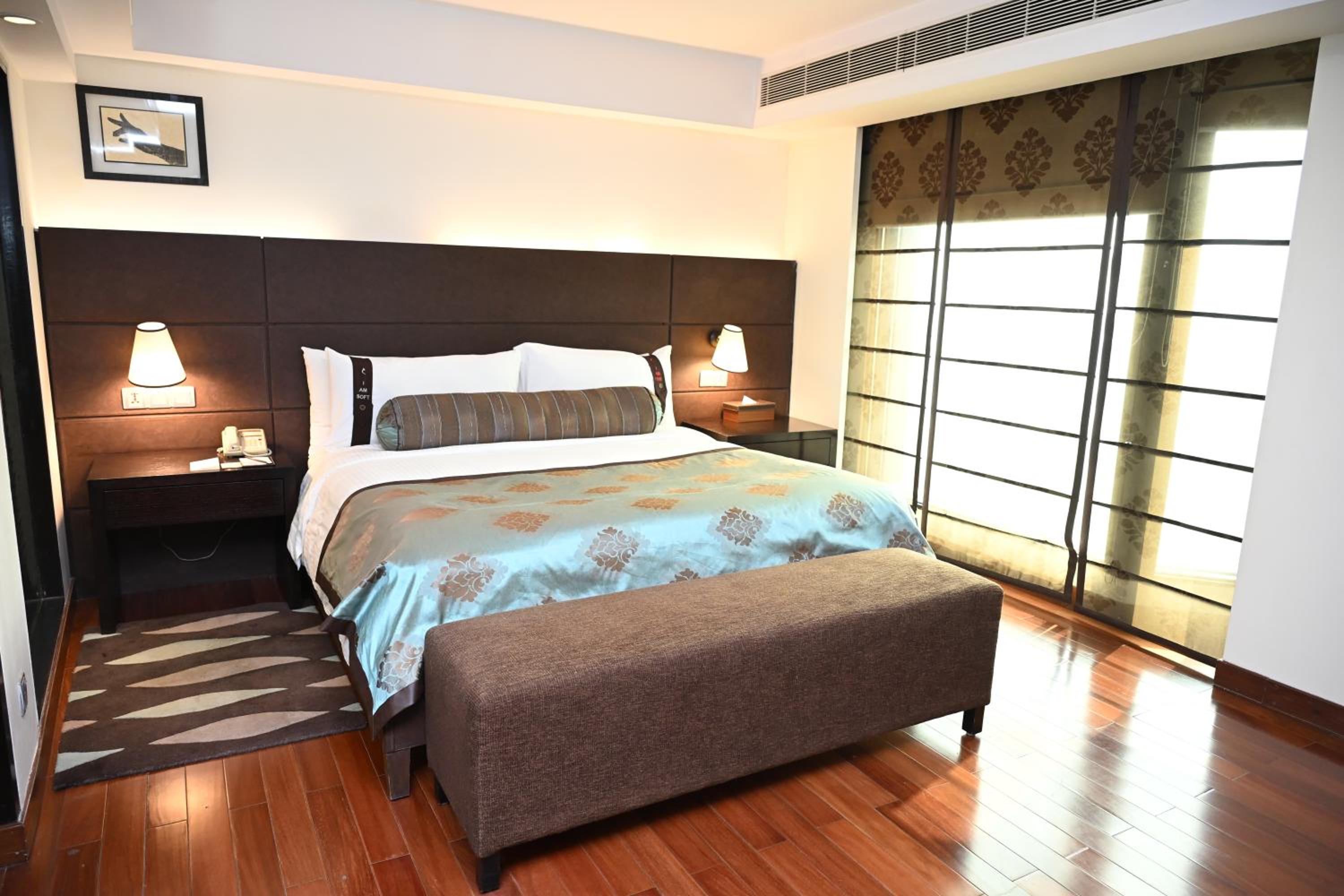 Executive Suite - 10% discount on Food & soft beverages, Laundry & Spa