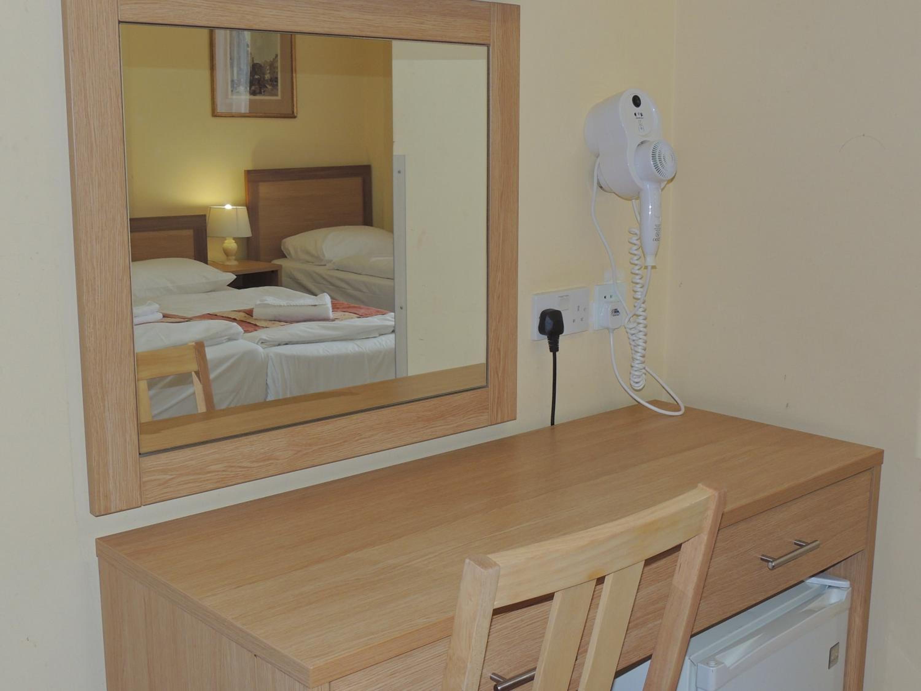 Family Room (2 Adults + 3 Children)