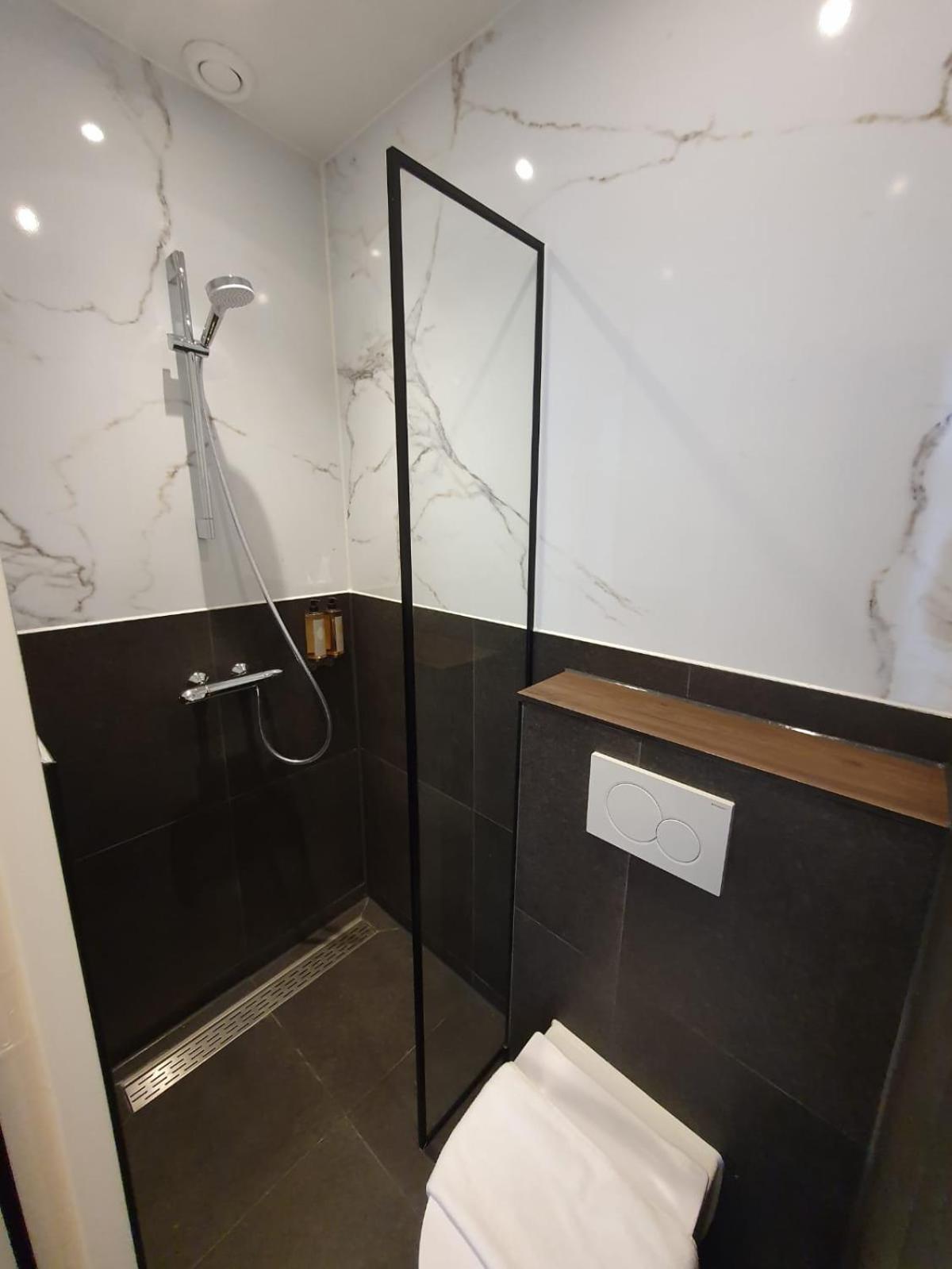 Single Room - Stairway access only