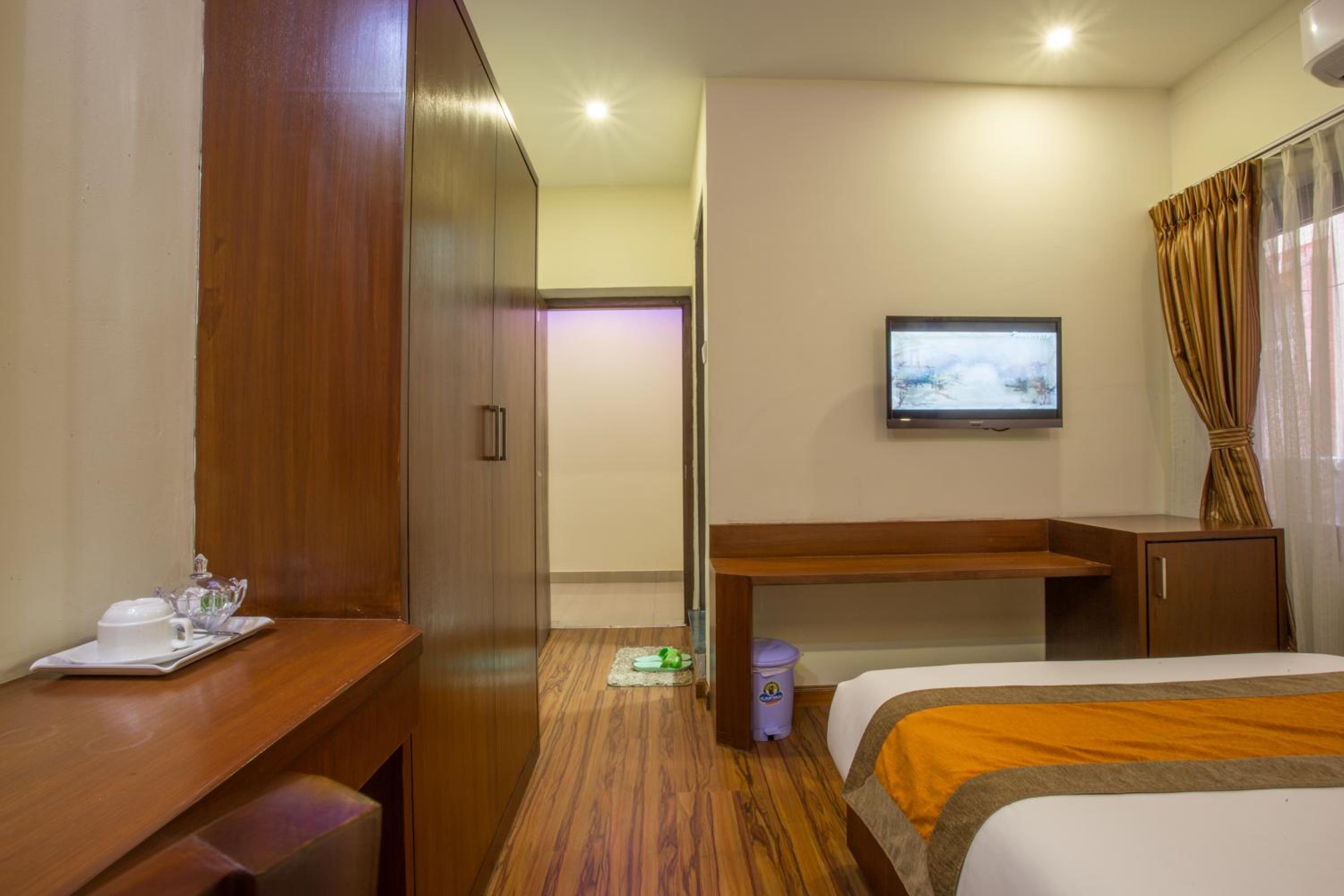 Deluxe Single Room With Free Airport Pickup