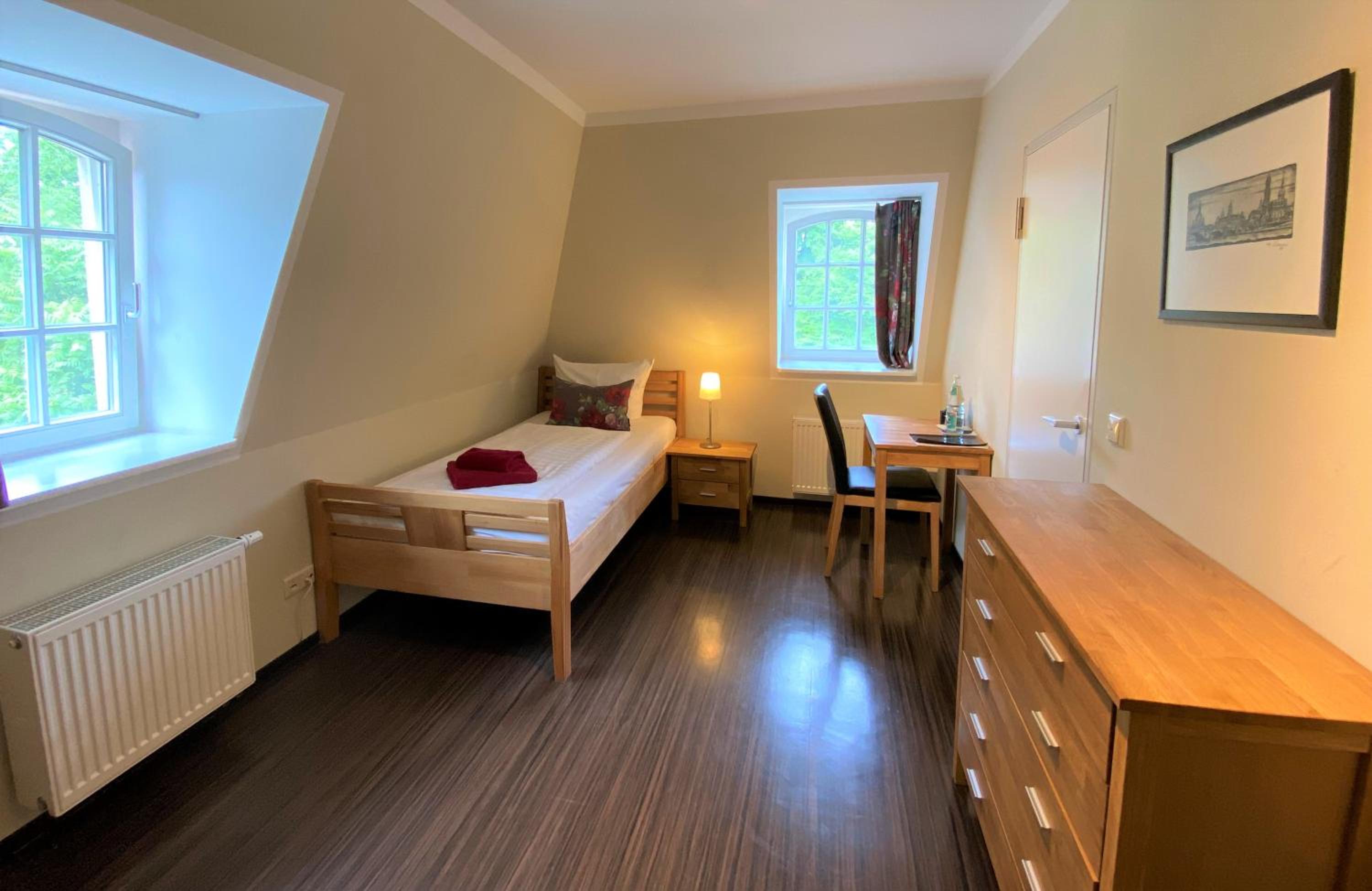 Single Room with Air-Conditioning