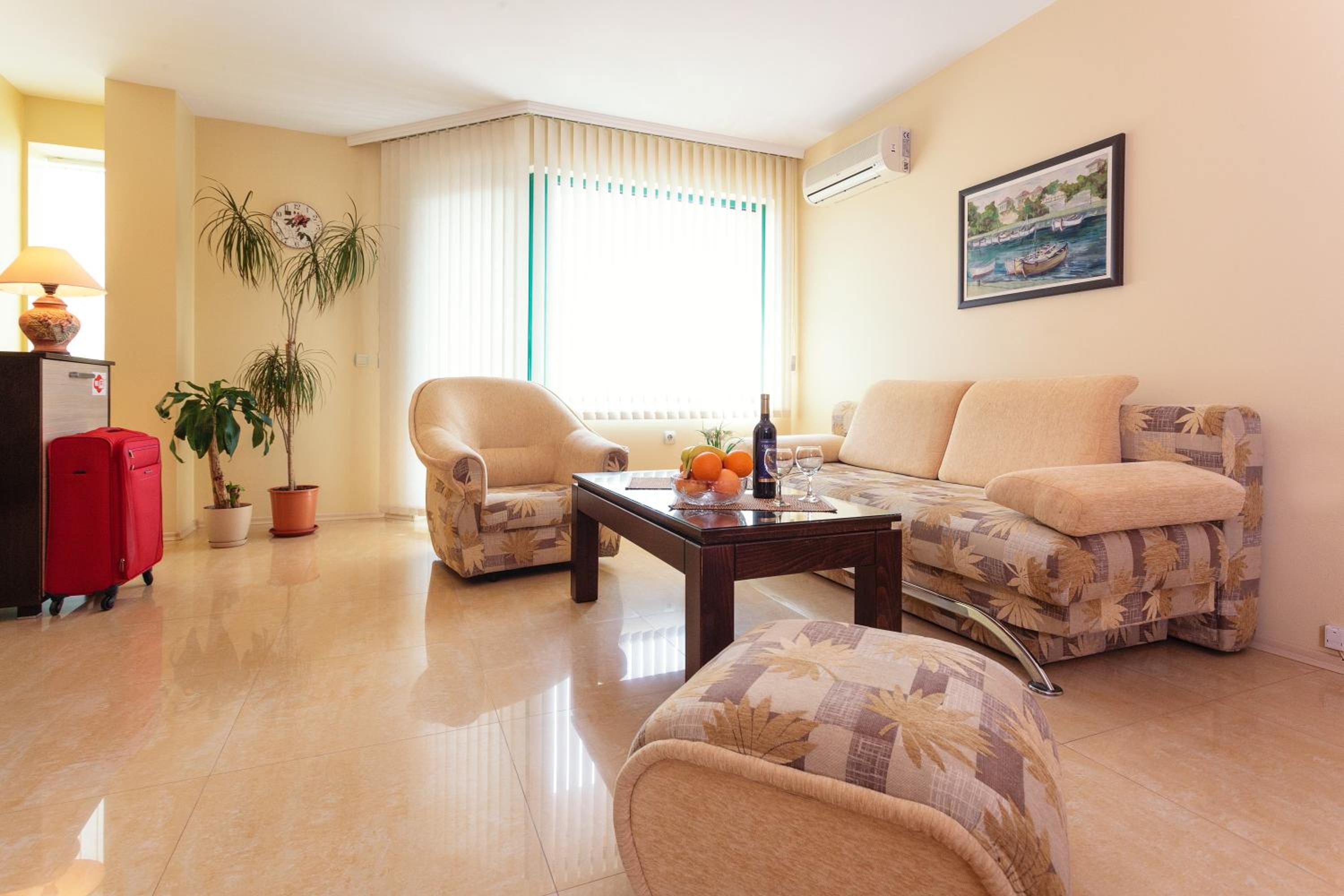 One-Bedroom Apartment