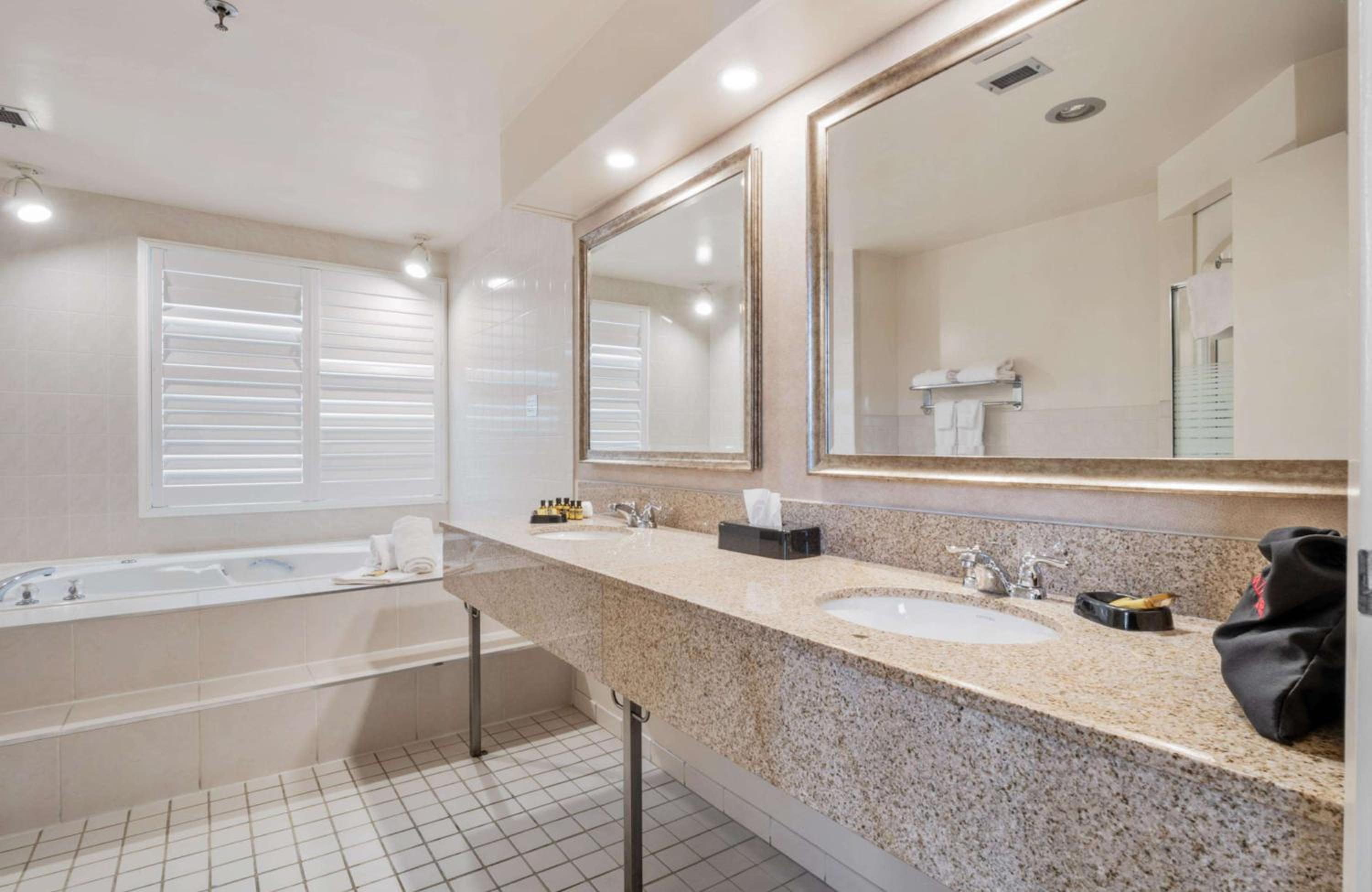 Tower King Room - Spa Bath - Non Smoking