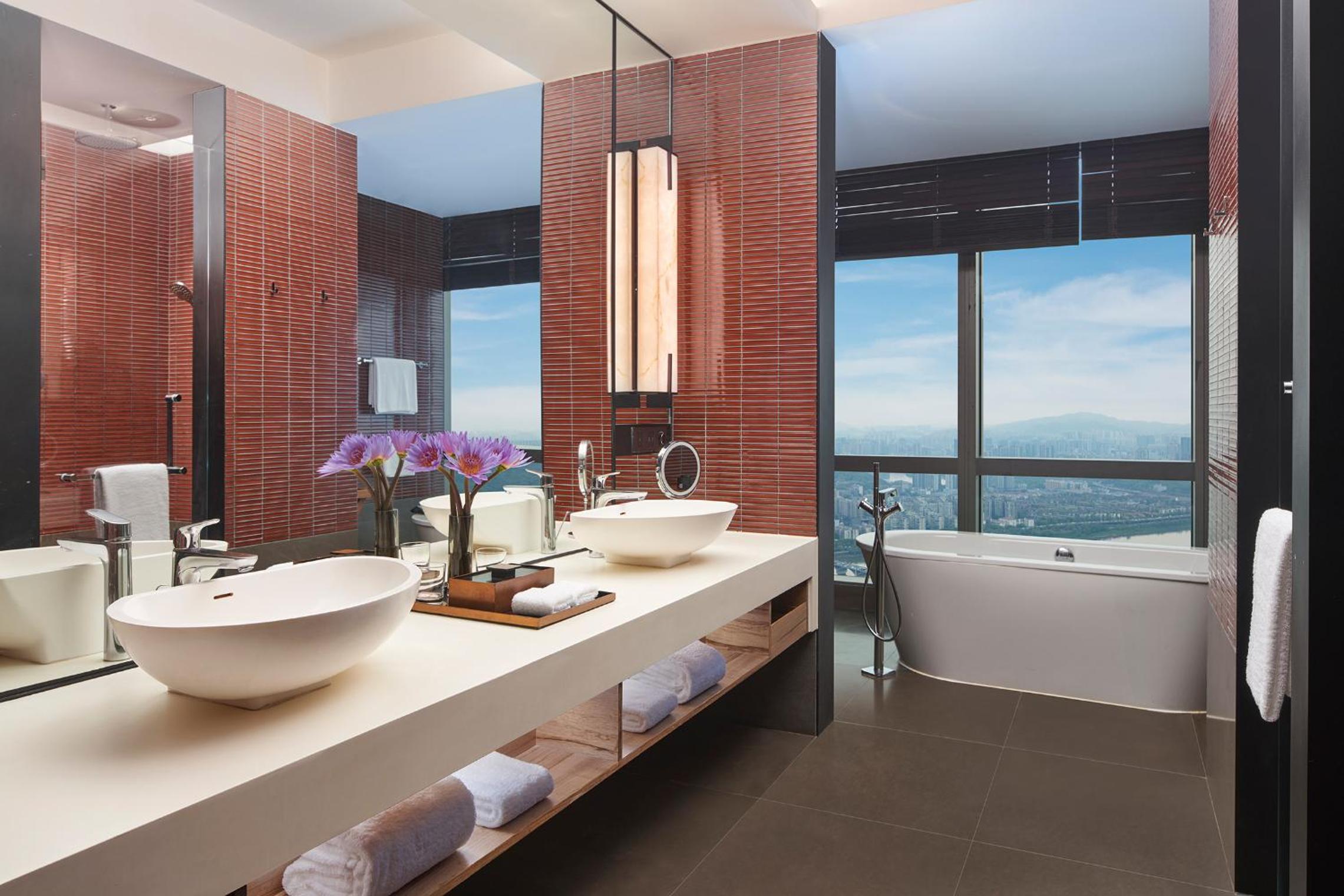 Superior King Room With River View