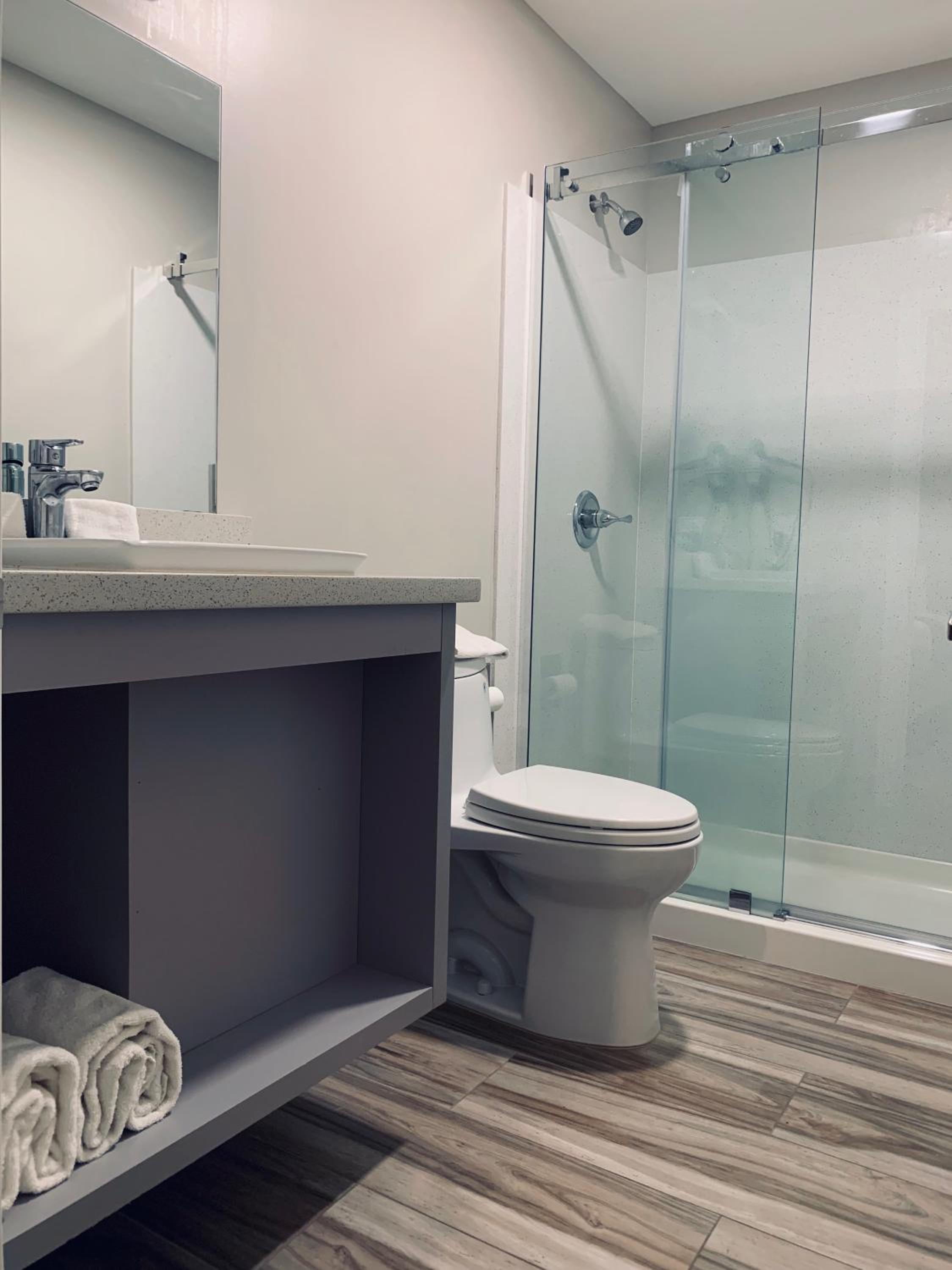 Queen Room with Private Bathroom