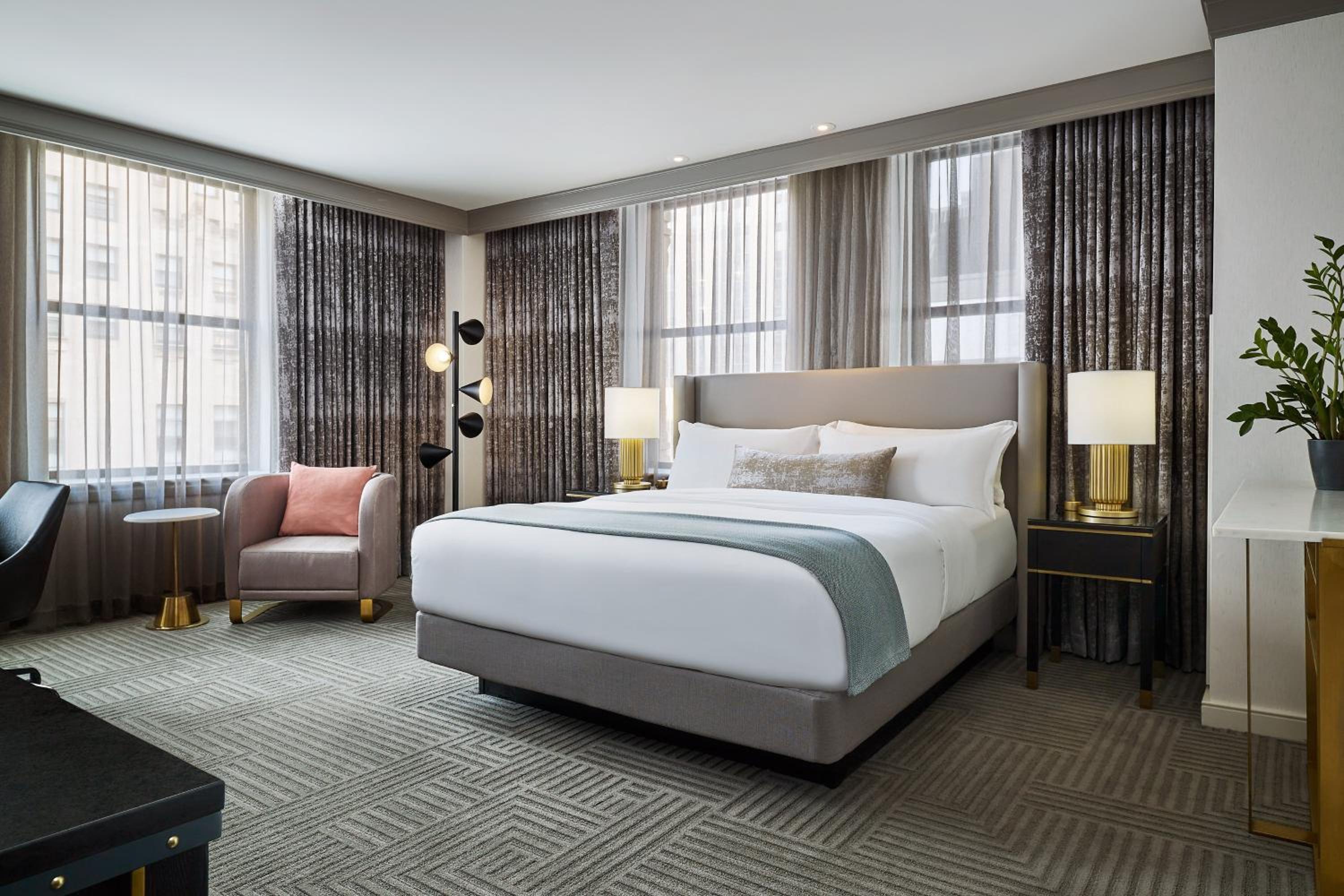 Grand Deluxe, Guest room, 1 King, Michigan Ave view