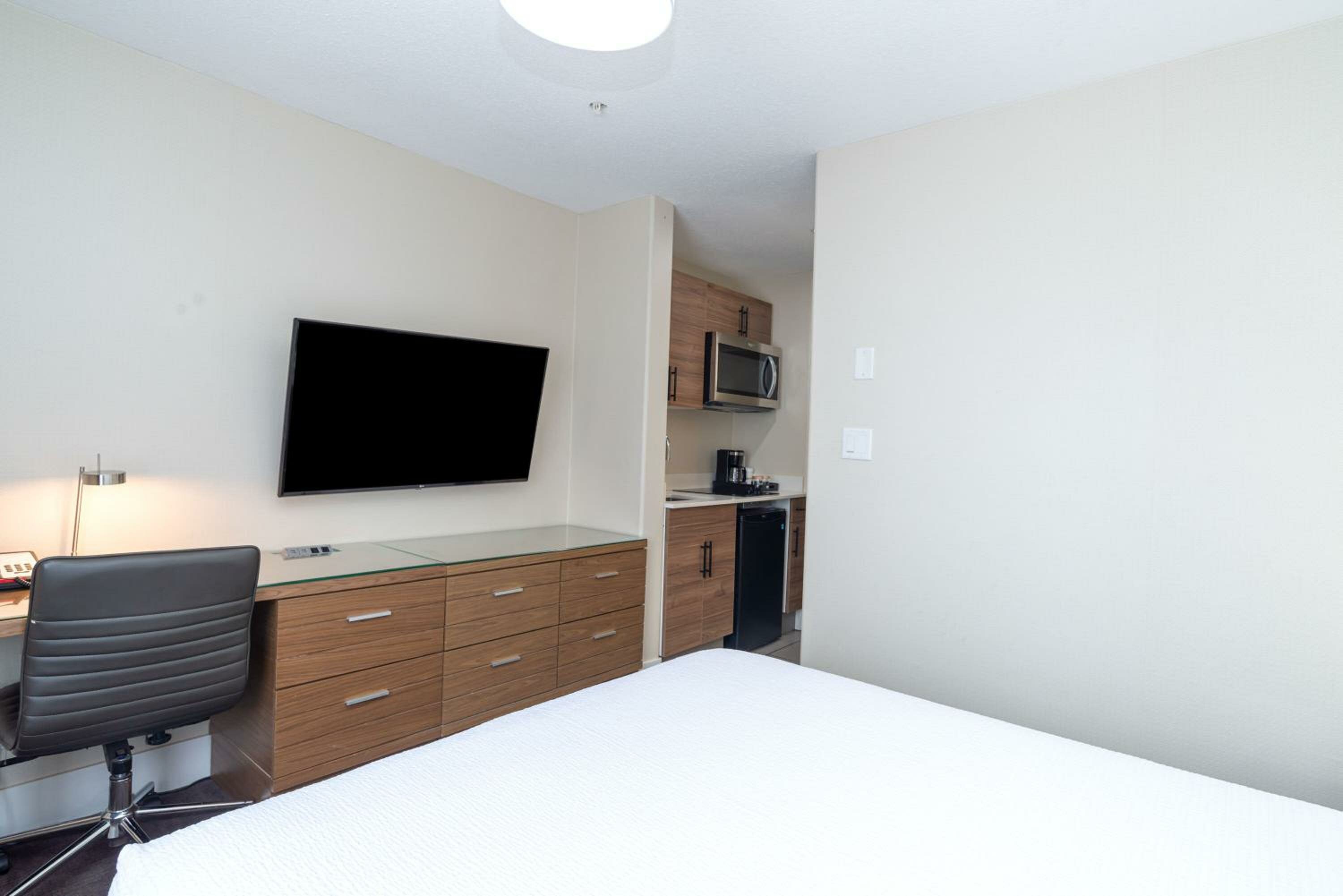 Standard Suite, 1 Queen Bed, Sofa Bed, Kitchenette