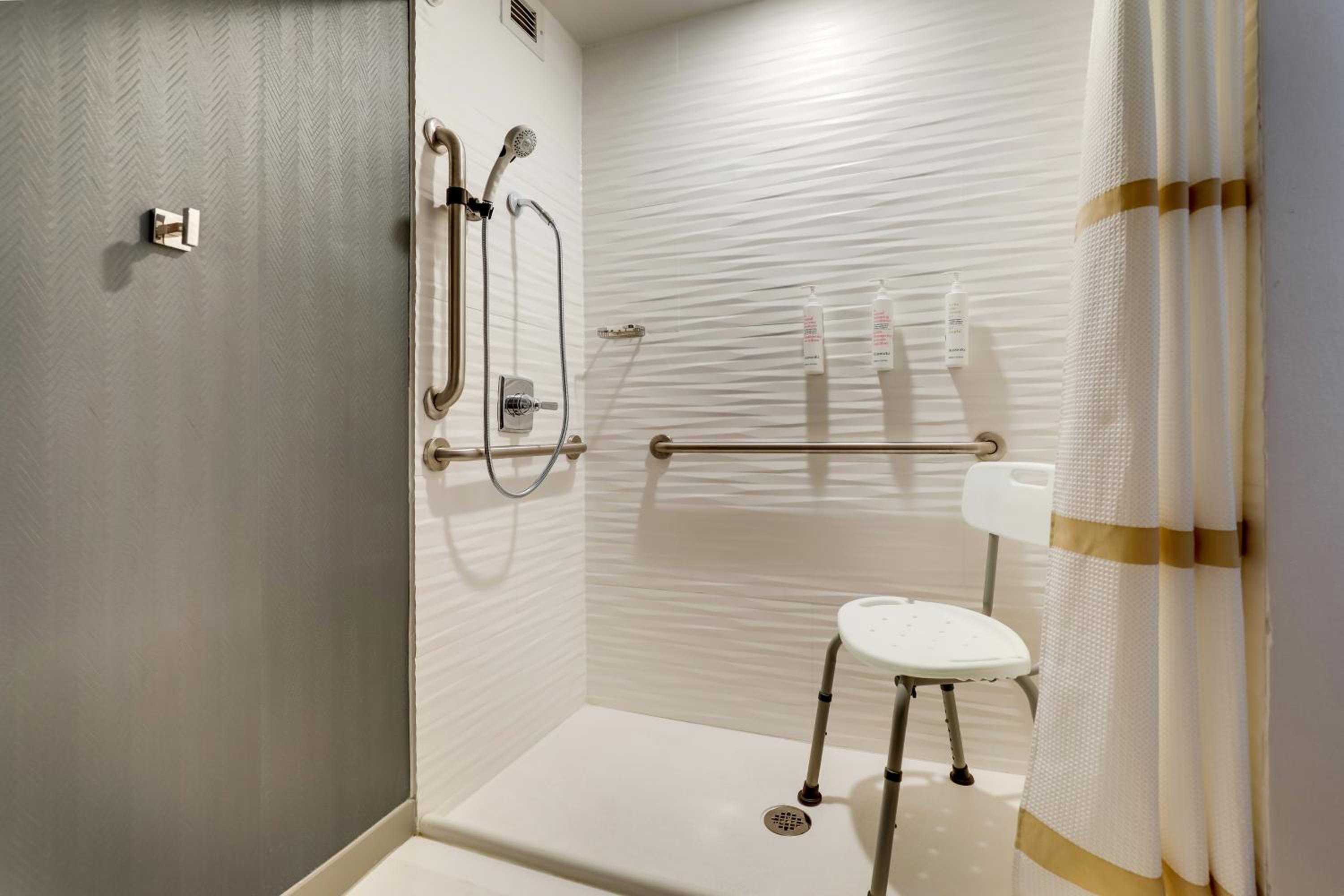 King Room with Adapted Tub - Mobility Accessible