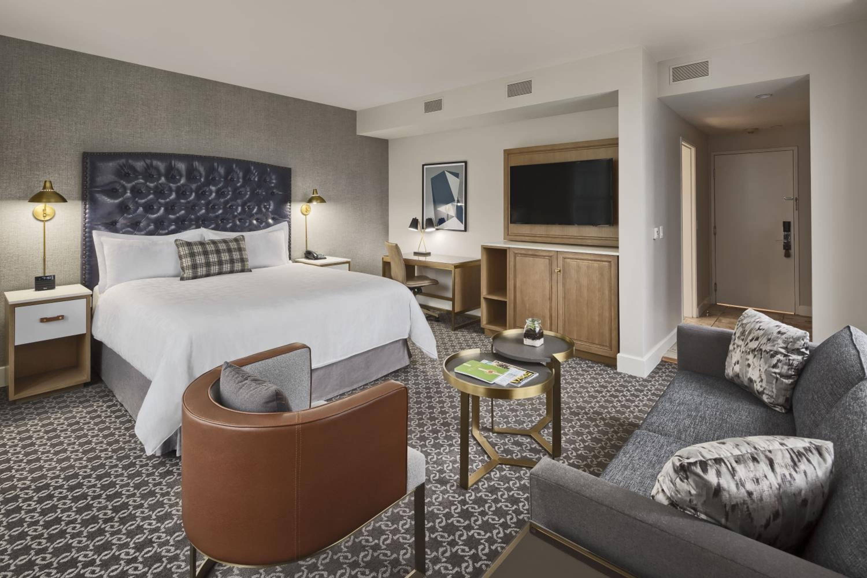 Deluxe King Suite