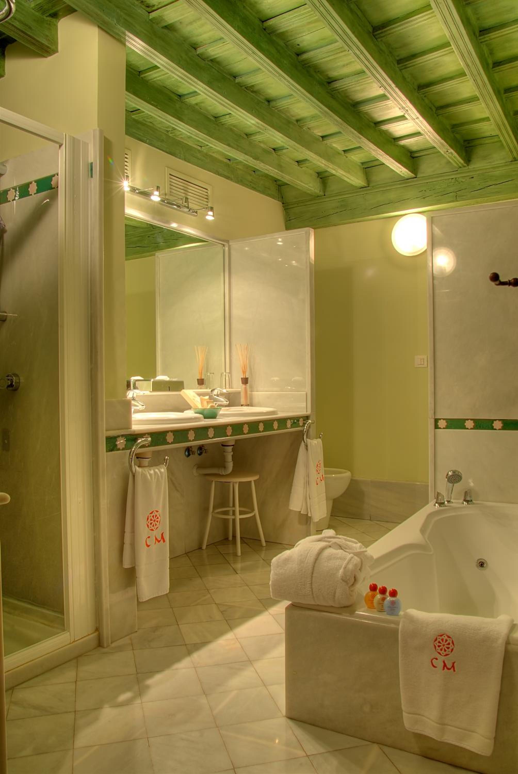 Deluxe Double Room with lateral Alhambra view