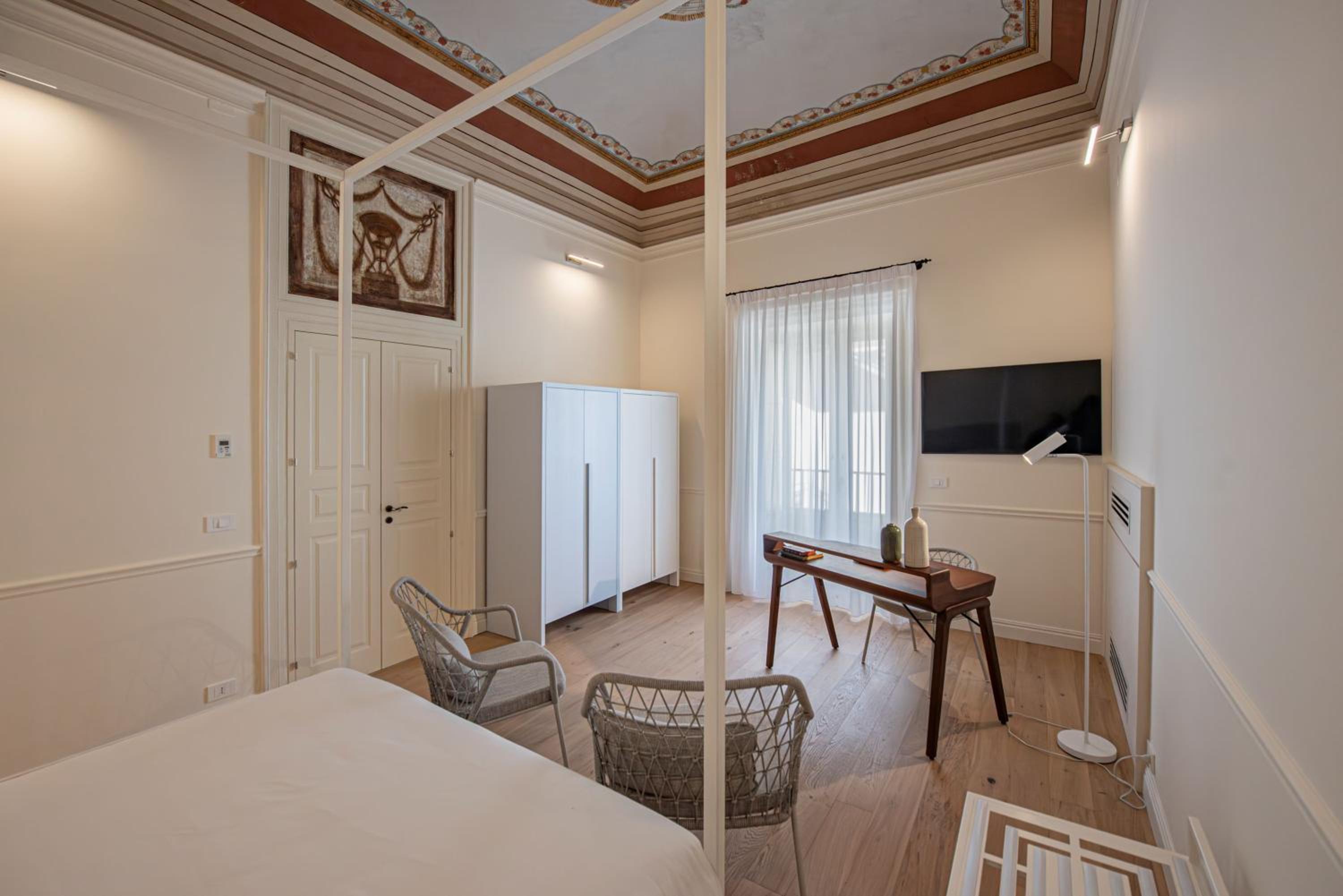 Deluxe Suite with Spa Bath and Sea View