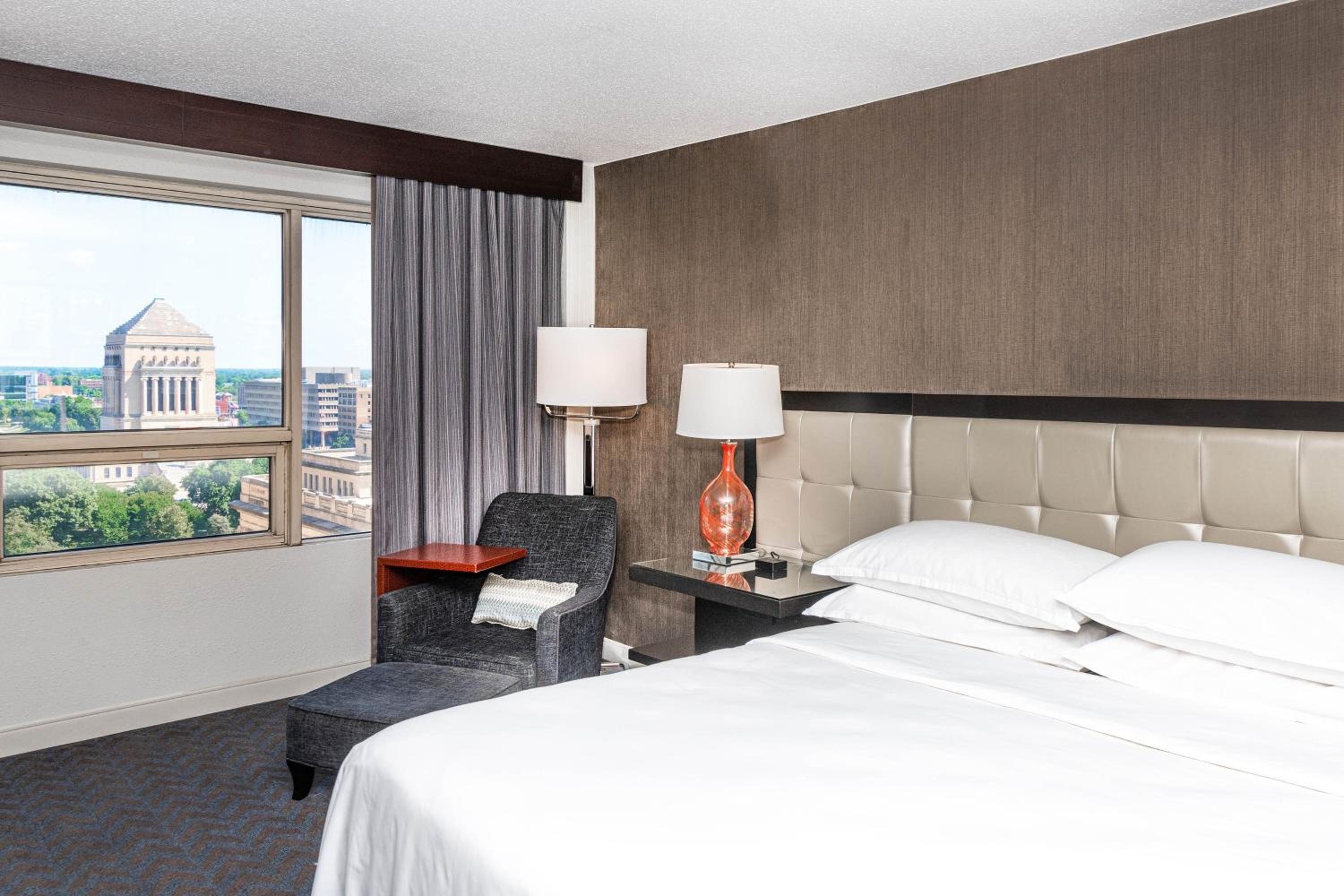 Suite, Executive Suite, 1 King, Sofa bed