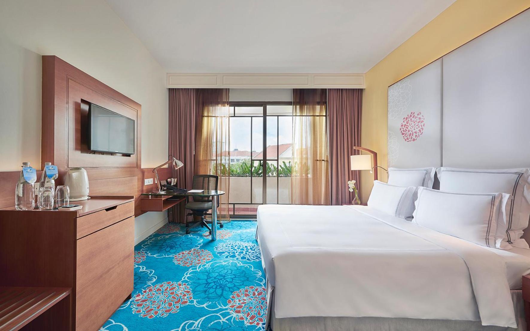 Premier King with Balcony