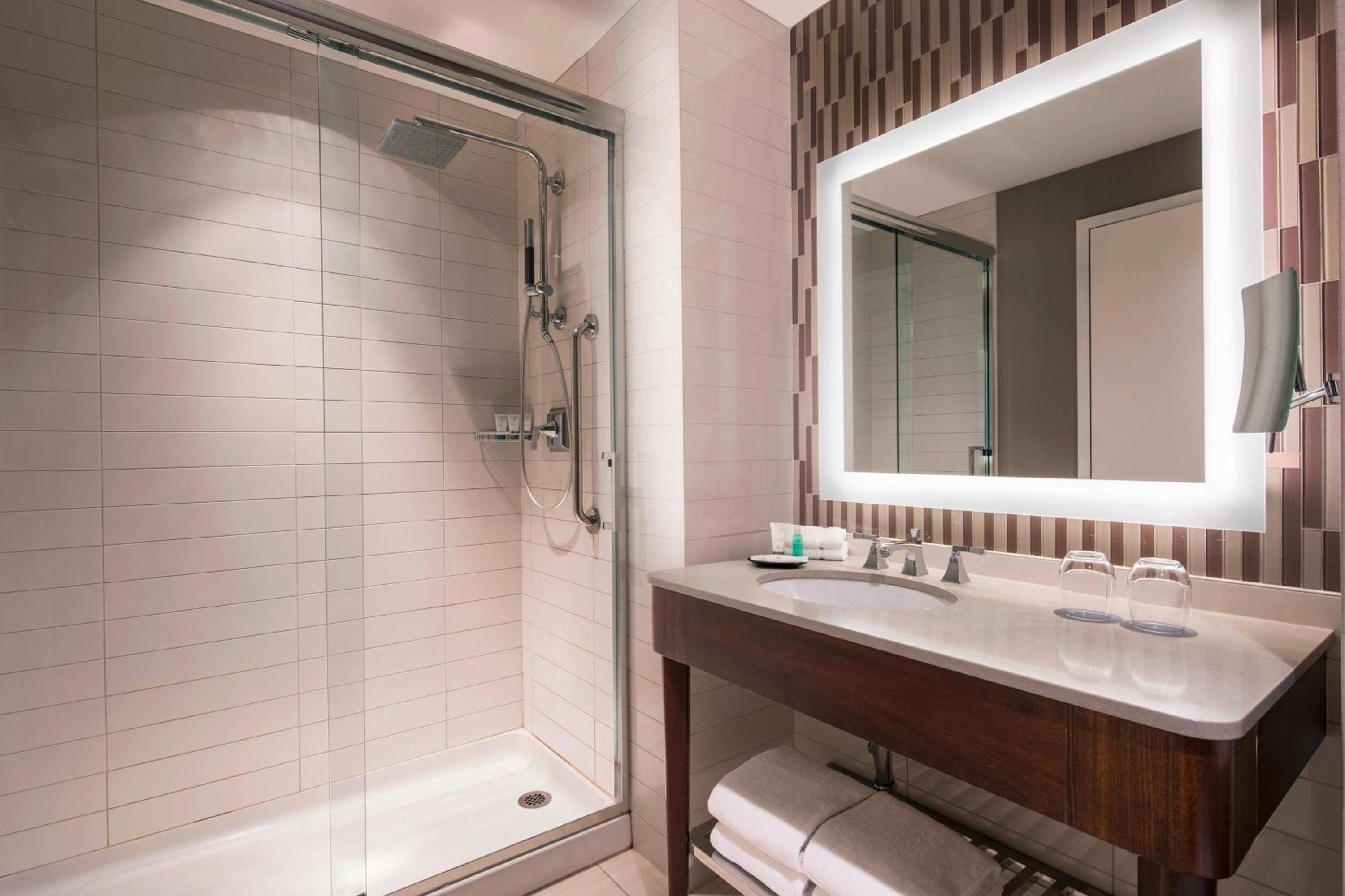 King Room with Roll-in Shower - Mobility and Hearing Accessible