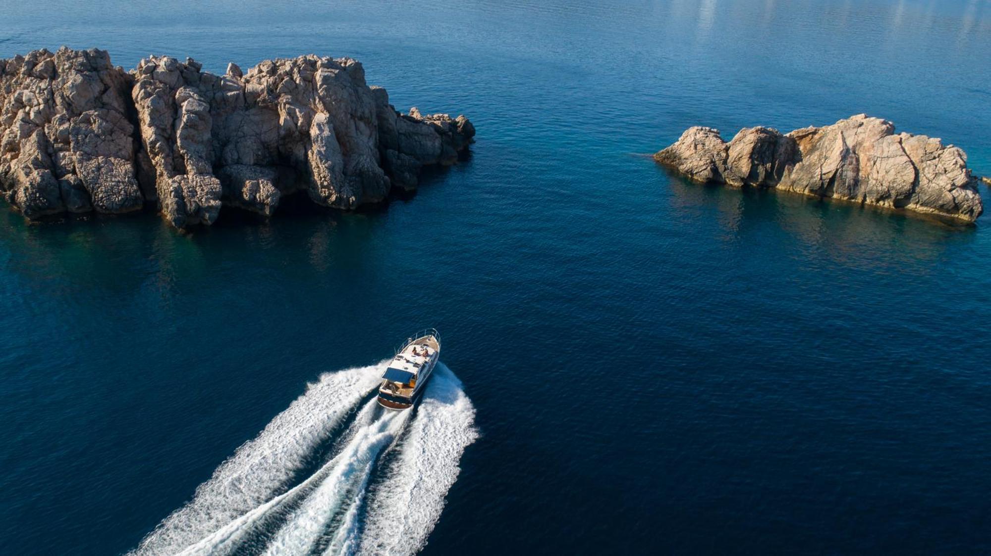 Special Offer - Superior Sea View Room with Balcony and Half day Private Boat Tour