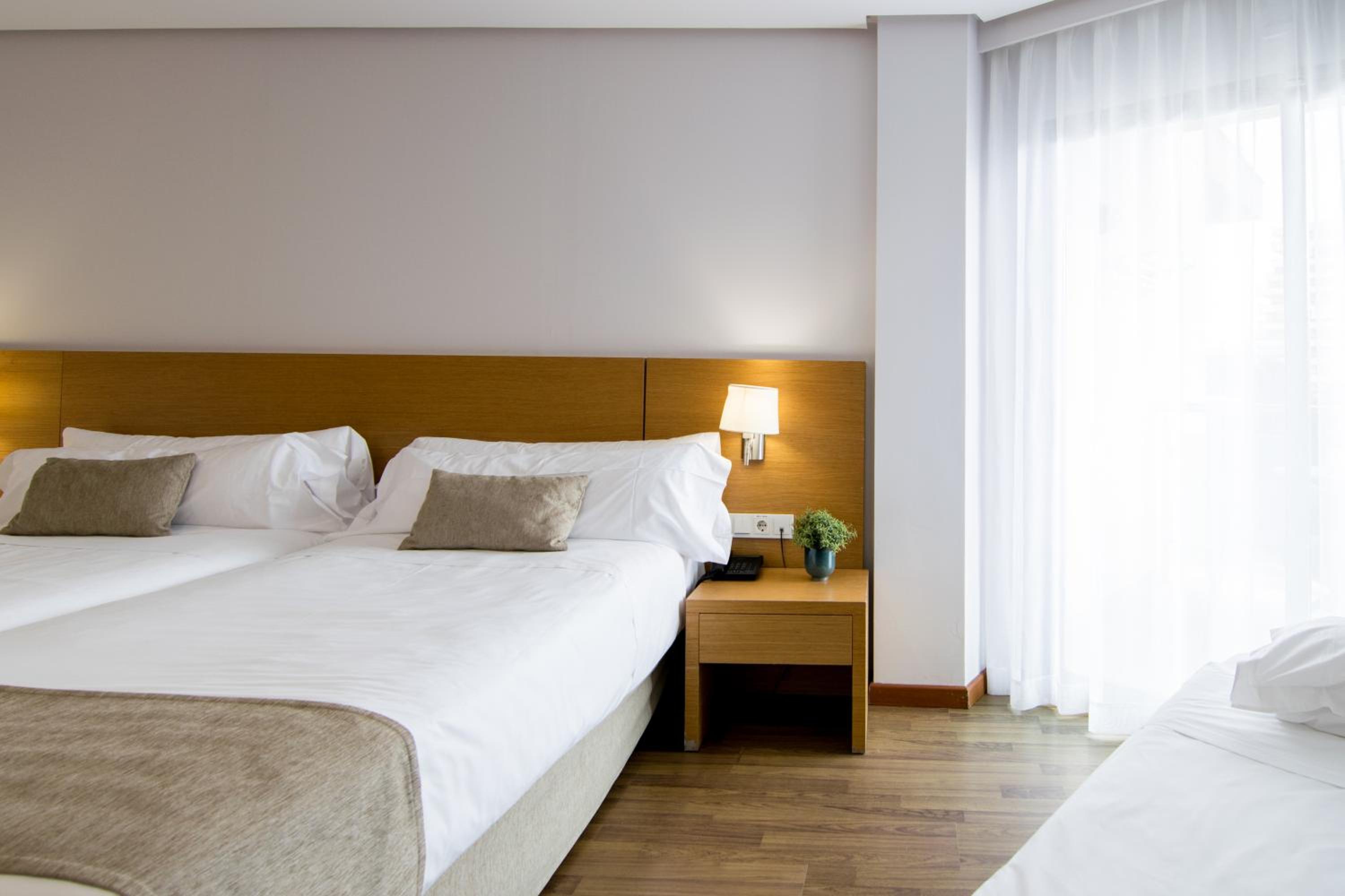 Deluxe Room (2 Adults + 1 Child)