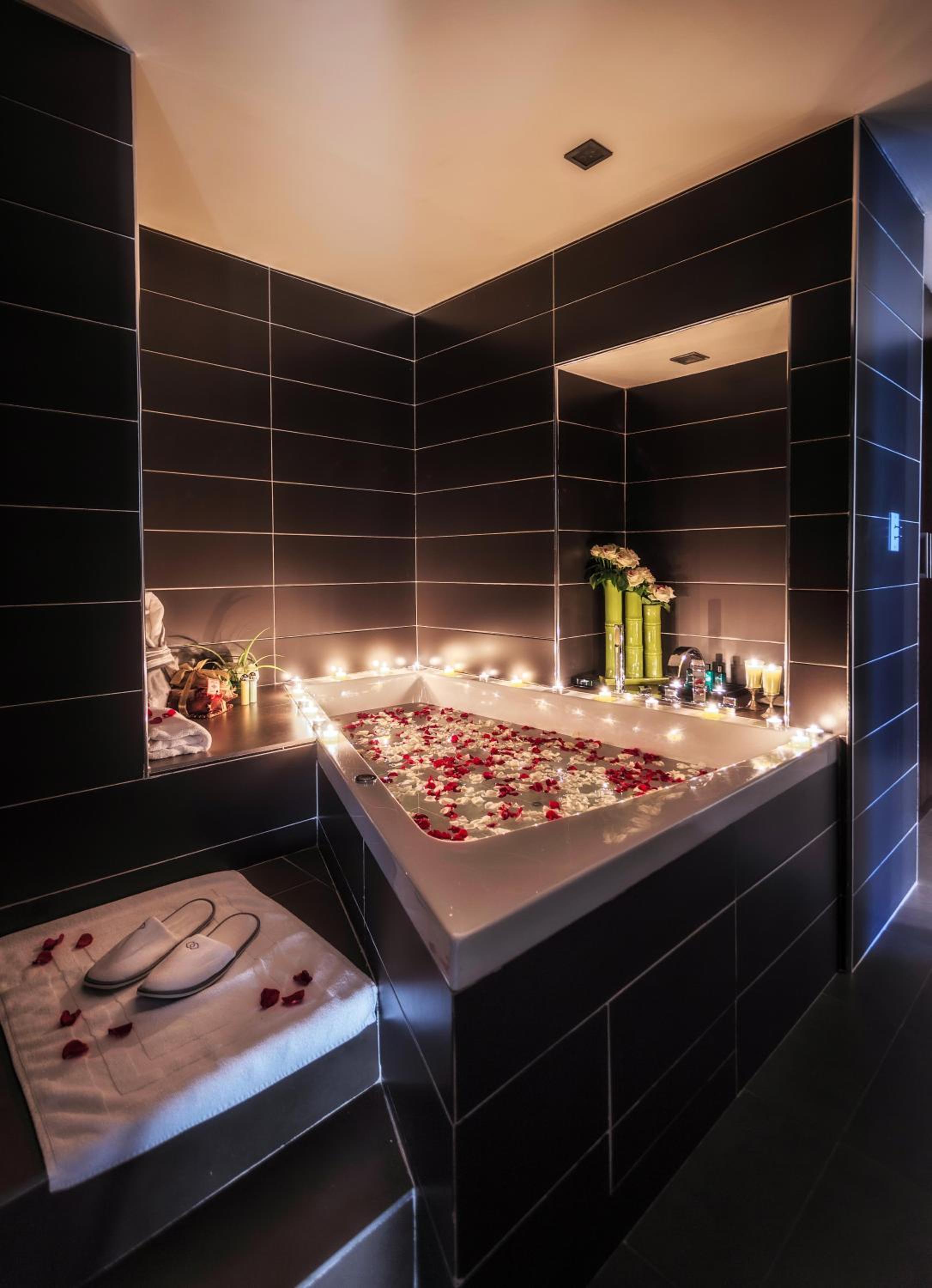 Luxury Club King Room with City View