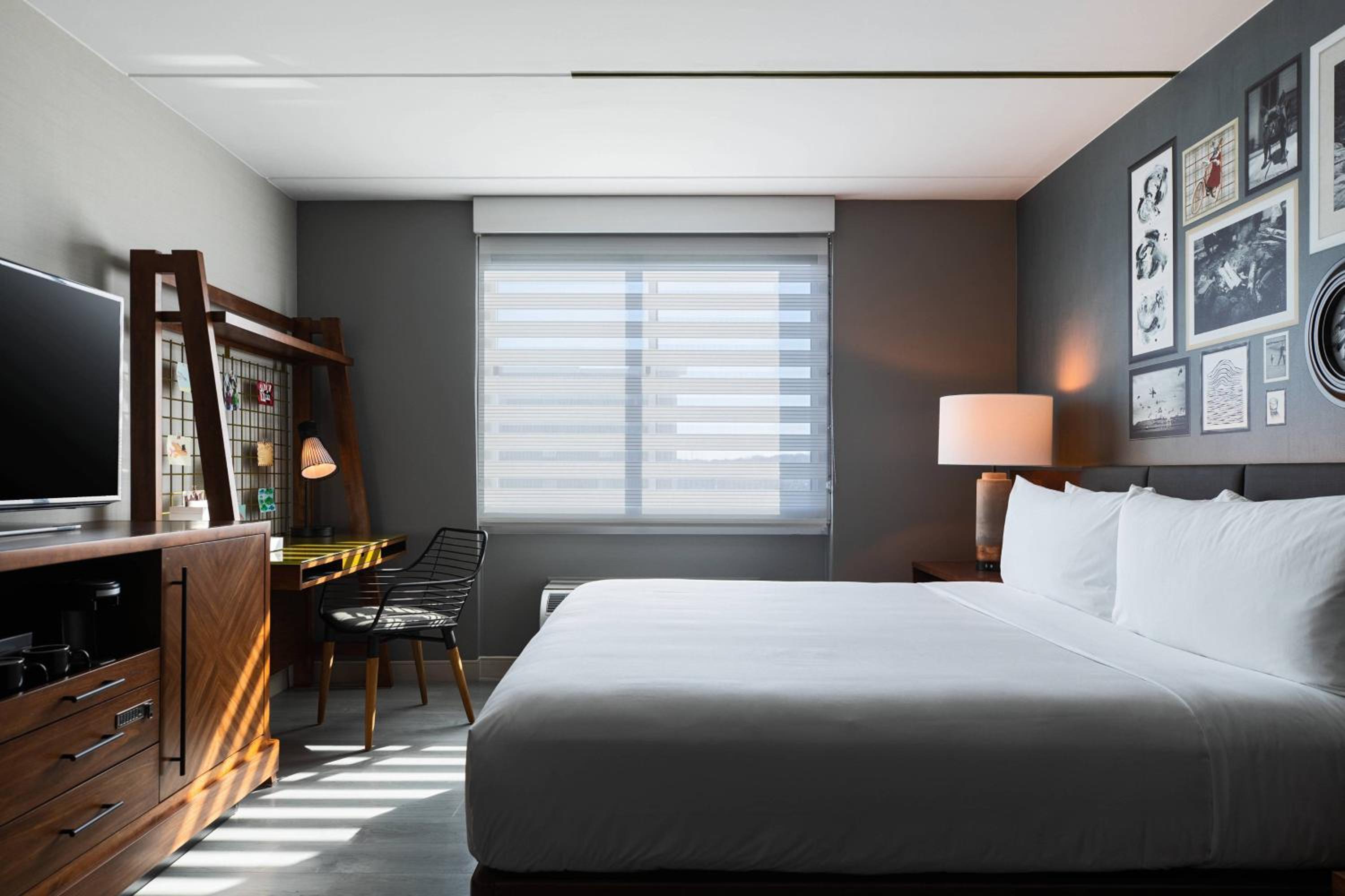 King Room with Sofa Bed - Lounge Access