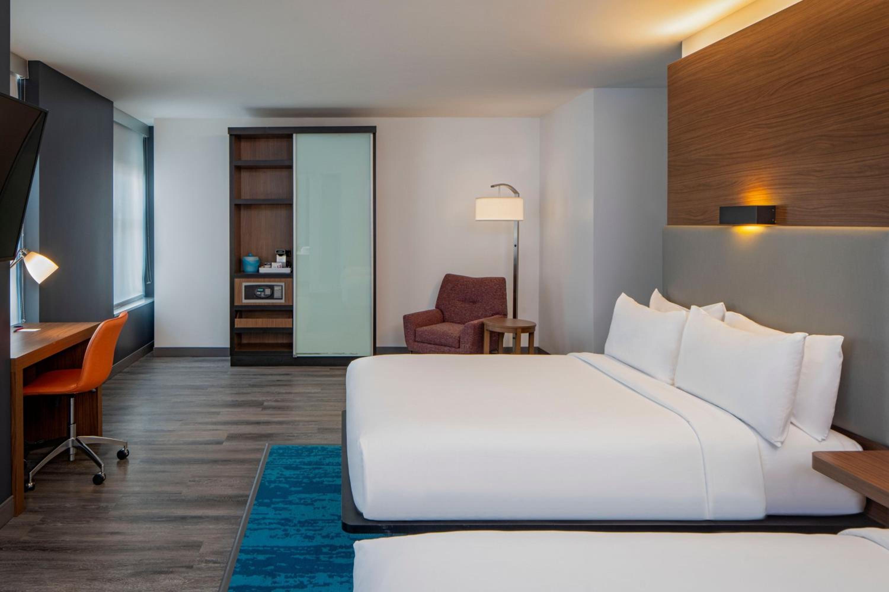 Guest room, 2 Queen, City view