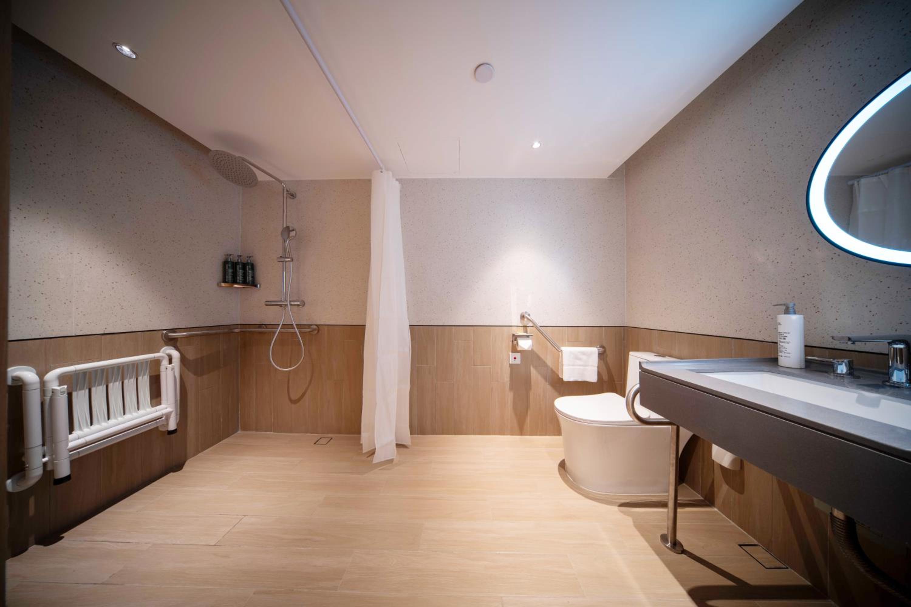 King Room - Mobility Accessible 