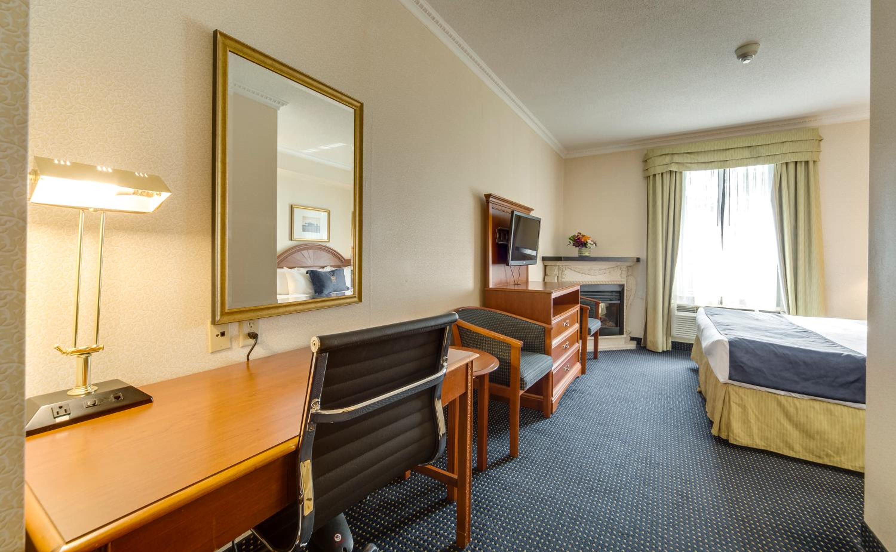 Standard room with 1 king bed