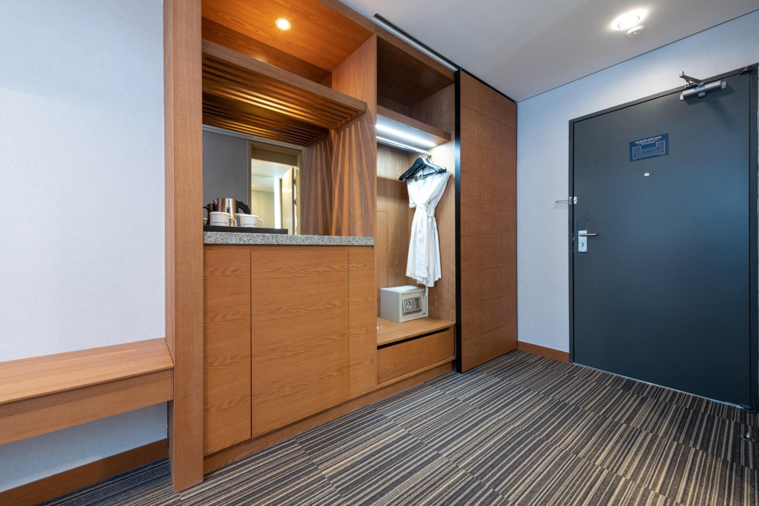 Standard King Room - 2 Free Coffee