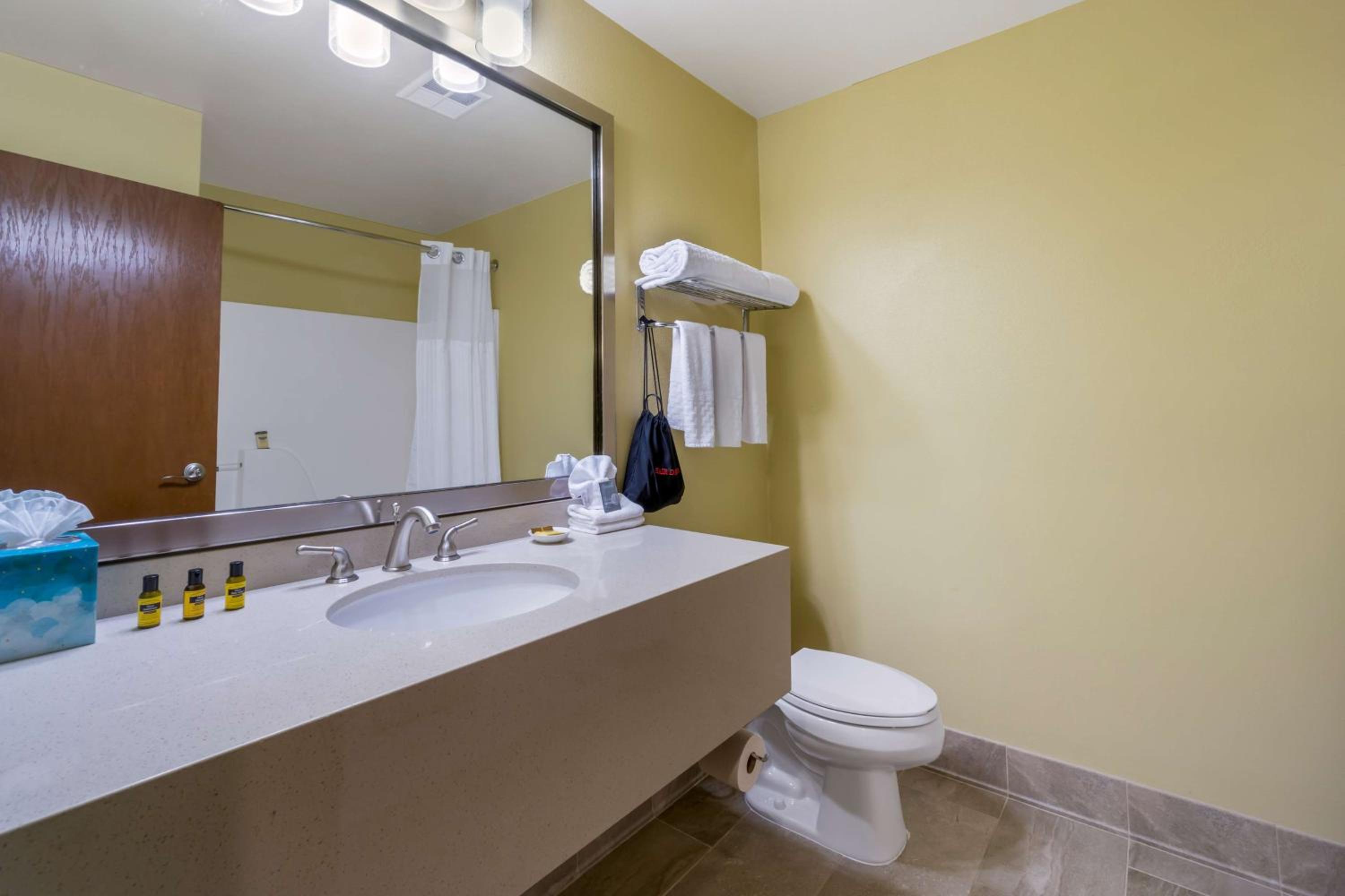 Queen Room with Golf Course View - Non-Smoking