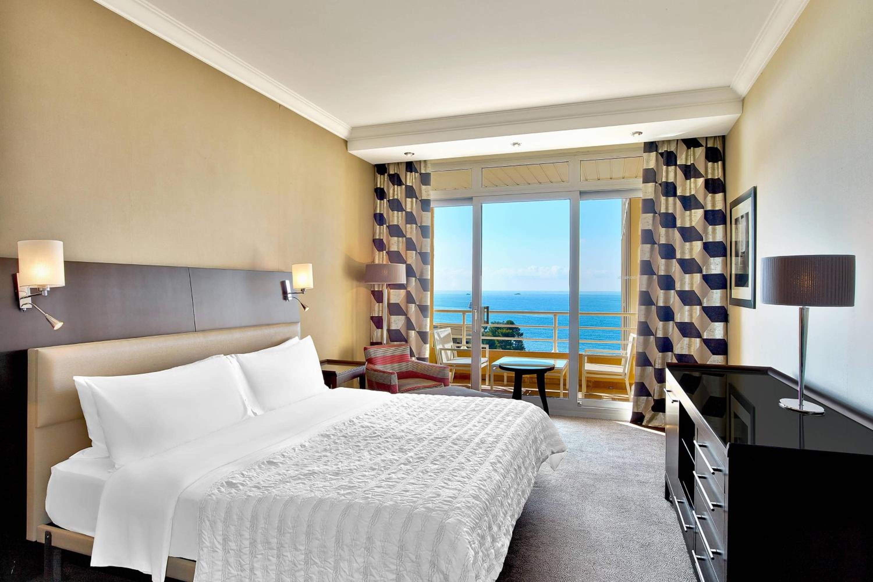 Premium King Room with Balcony and Partial Sea View