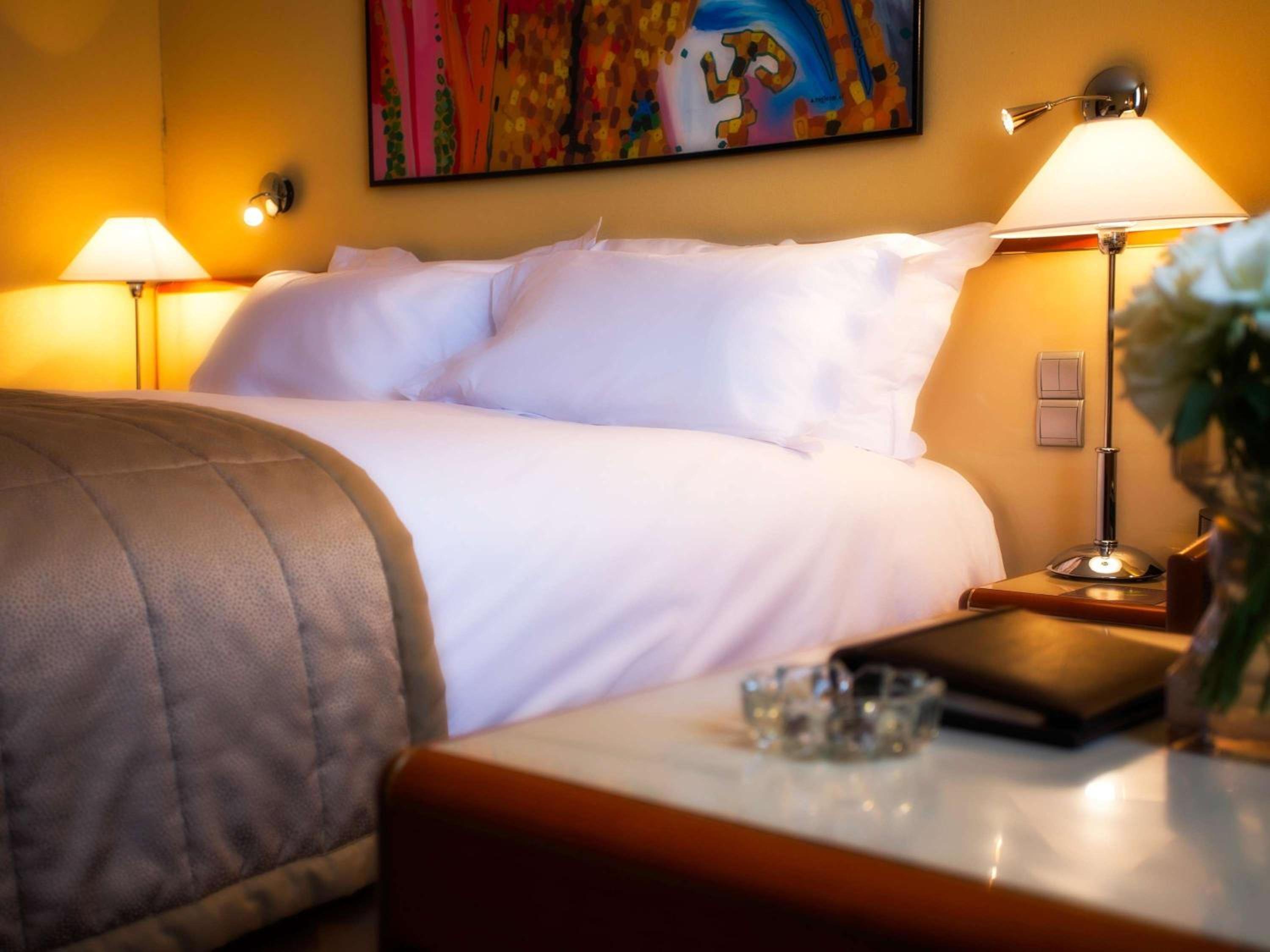 Superior King Room with City View