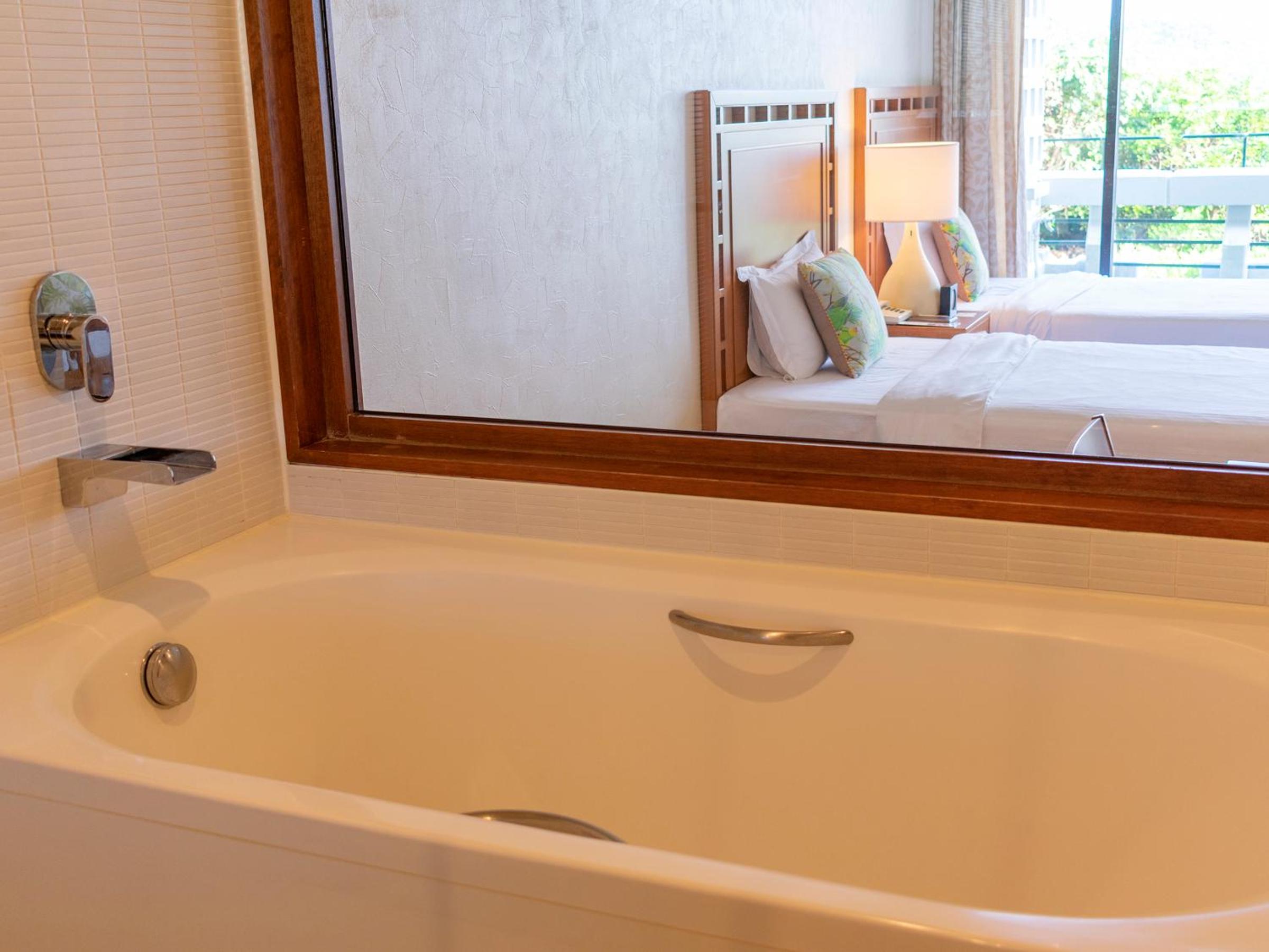 Luxury Room with Mountain View - Non-Smoking