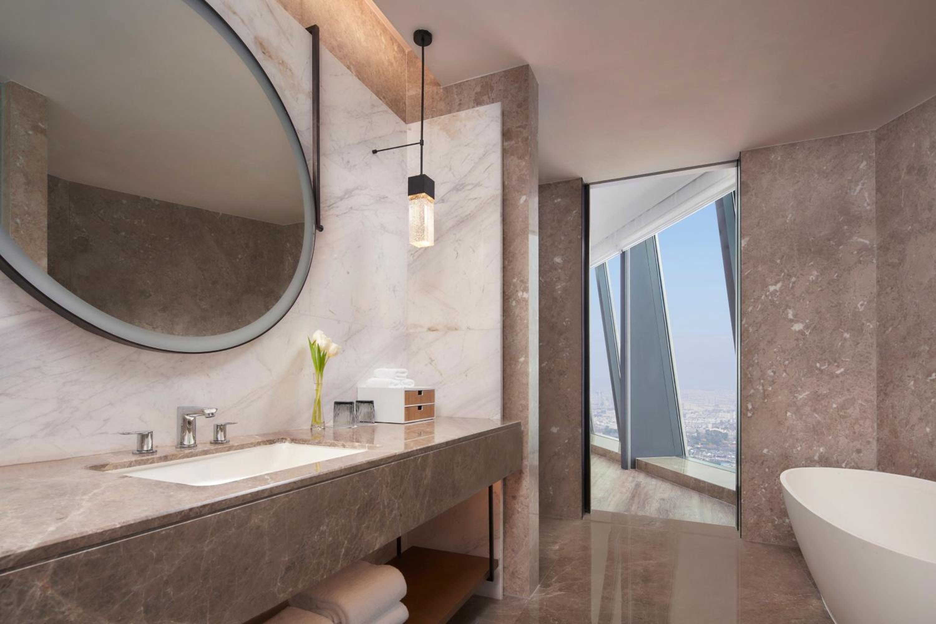 Executive King Suite - Club Lounge Access