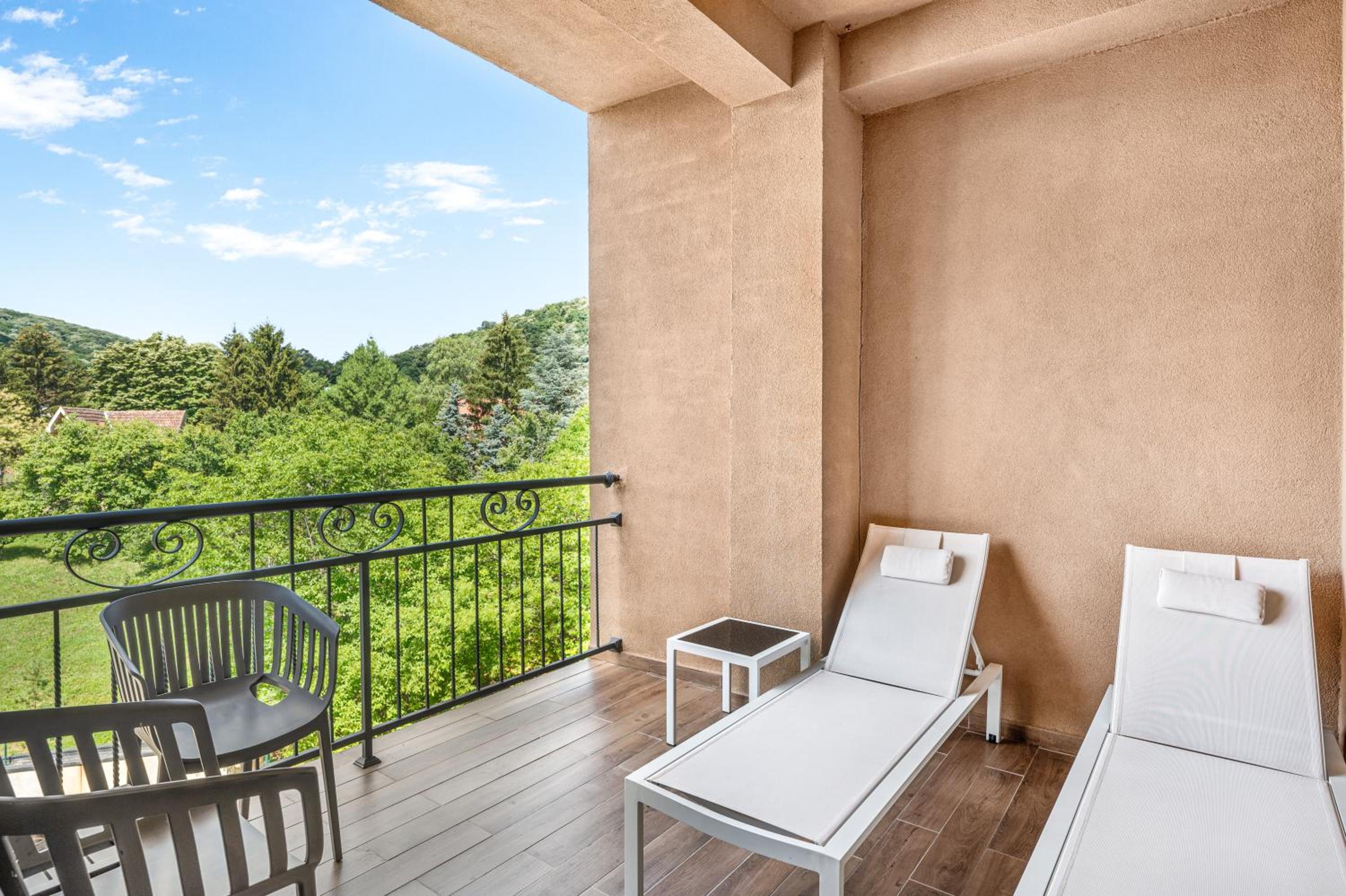 Executive Suite with One King Size Bed and Balcony