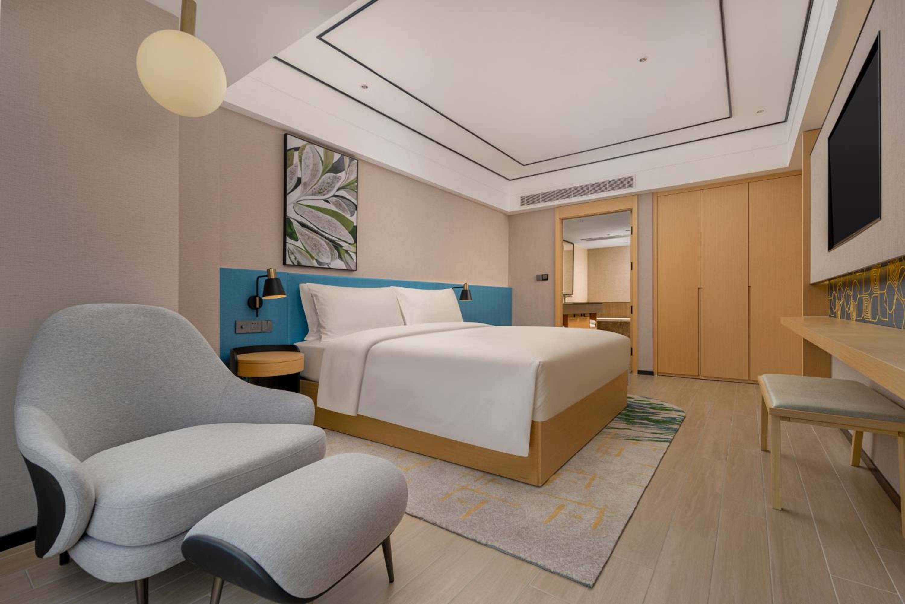 Deluxe King Suite