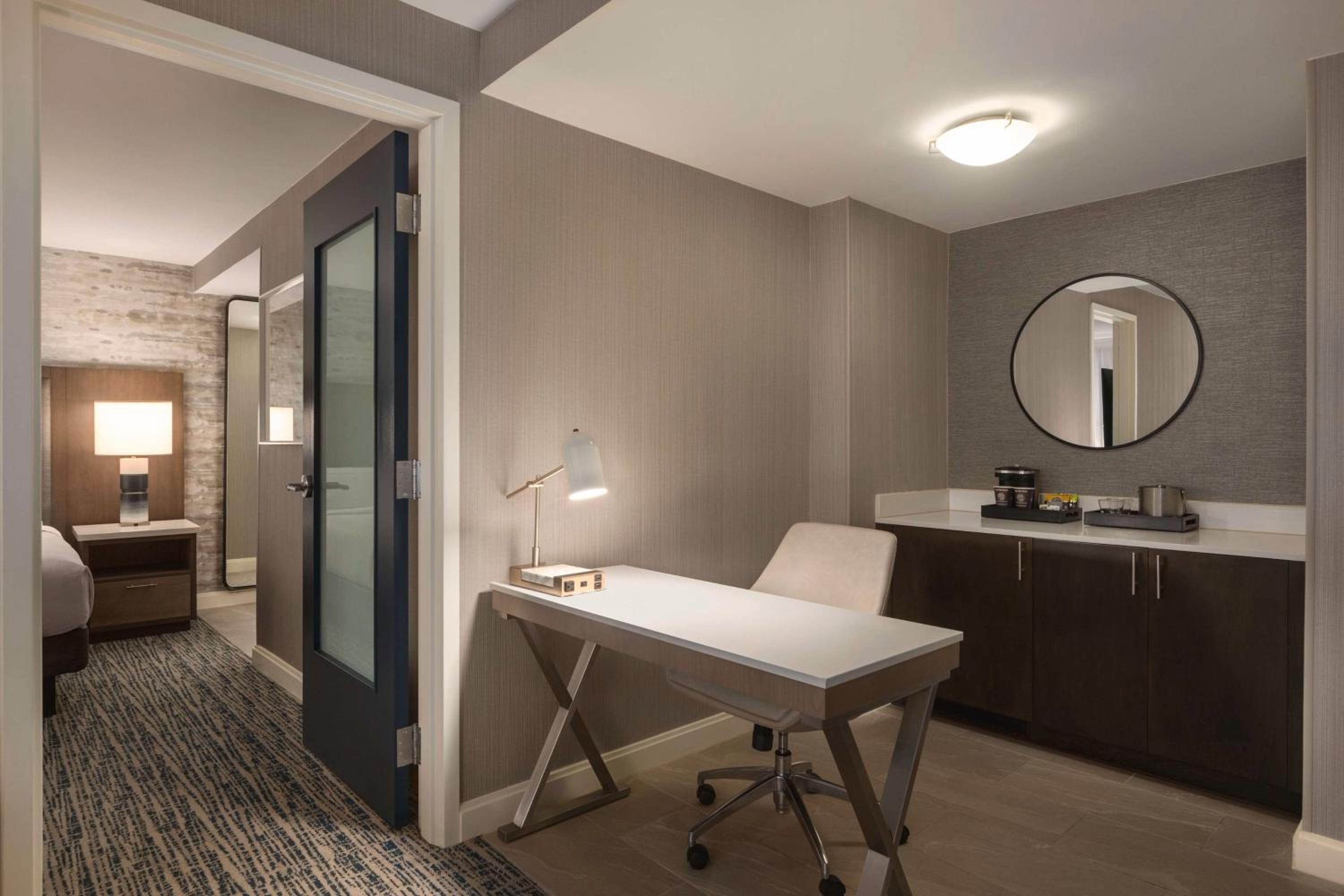 KING ONE BEDROOM SUITE