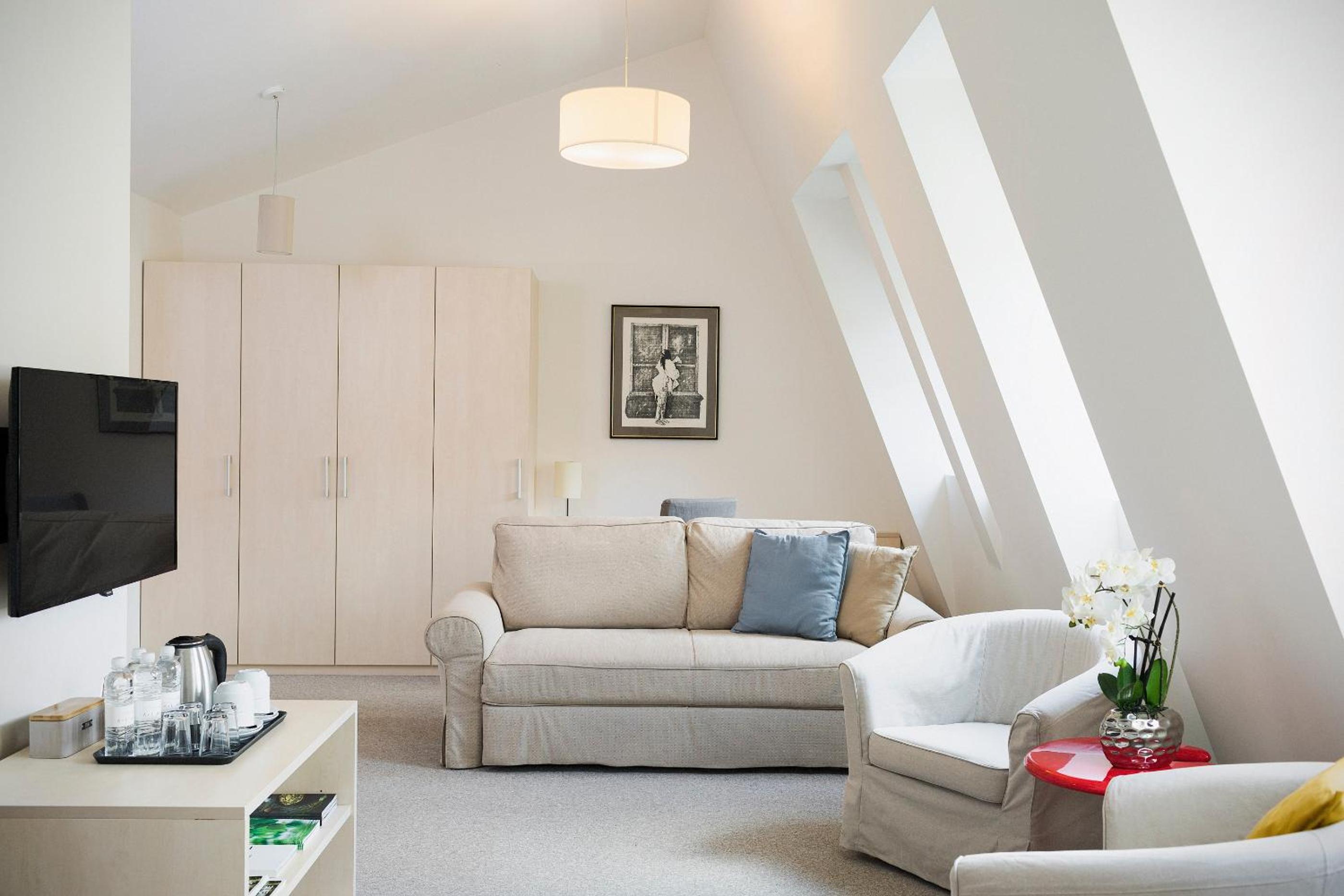 Suite with Courtyard View