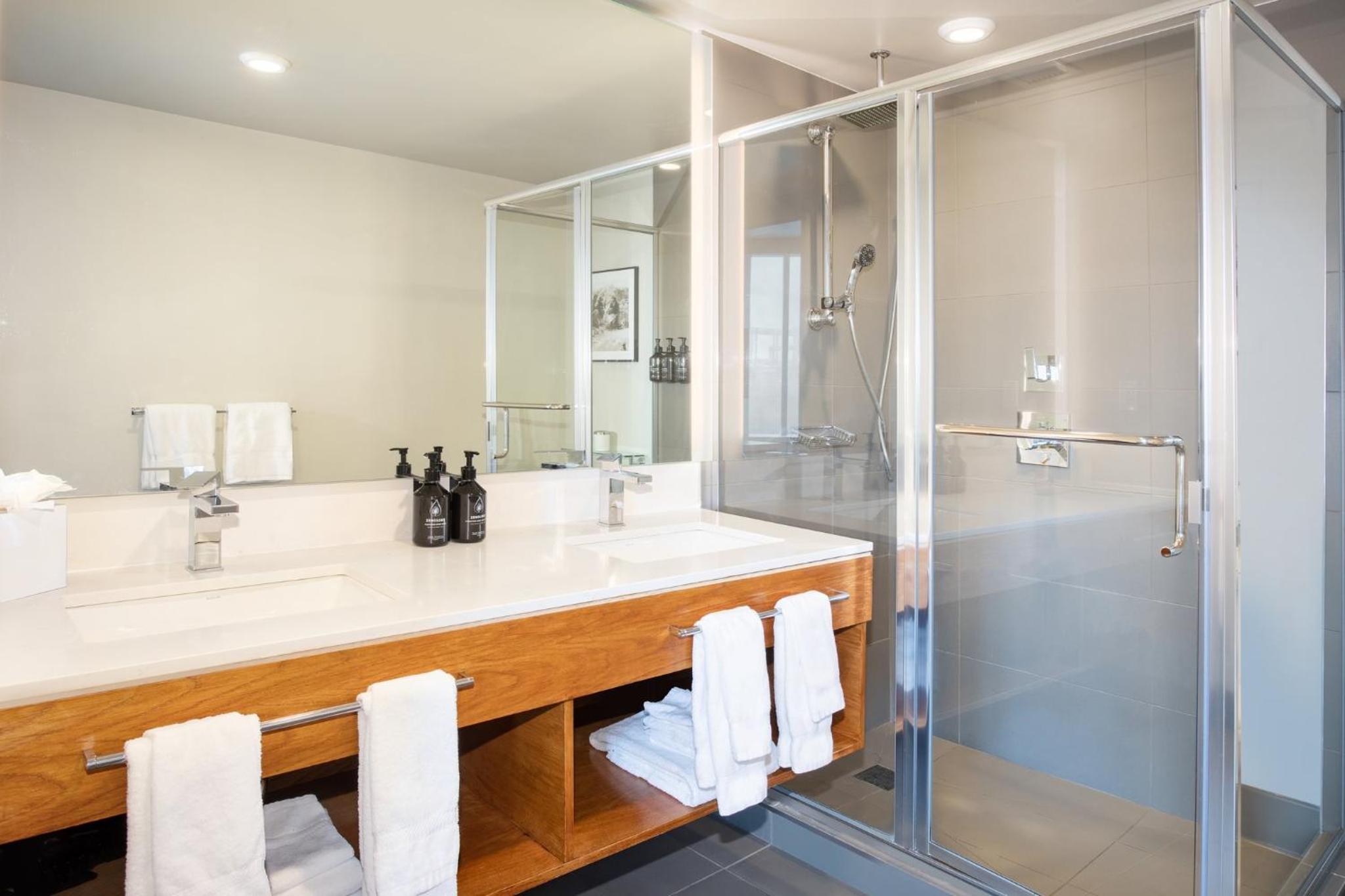 King Suite - Non-Smoking