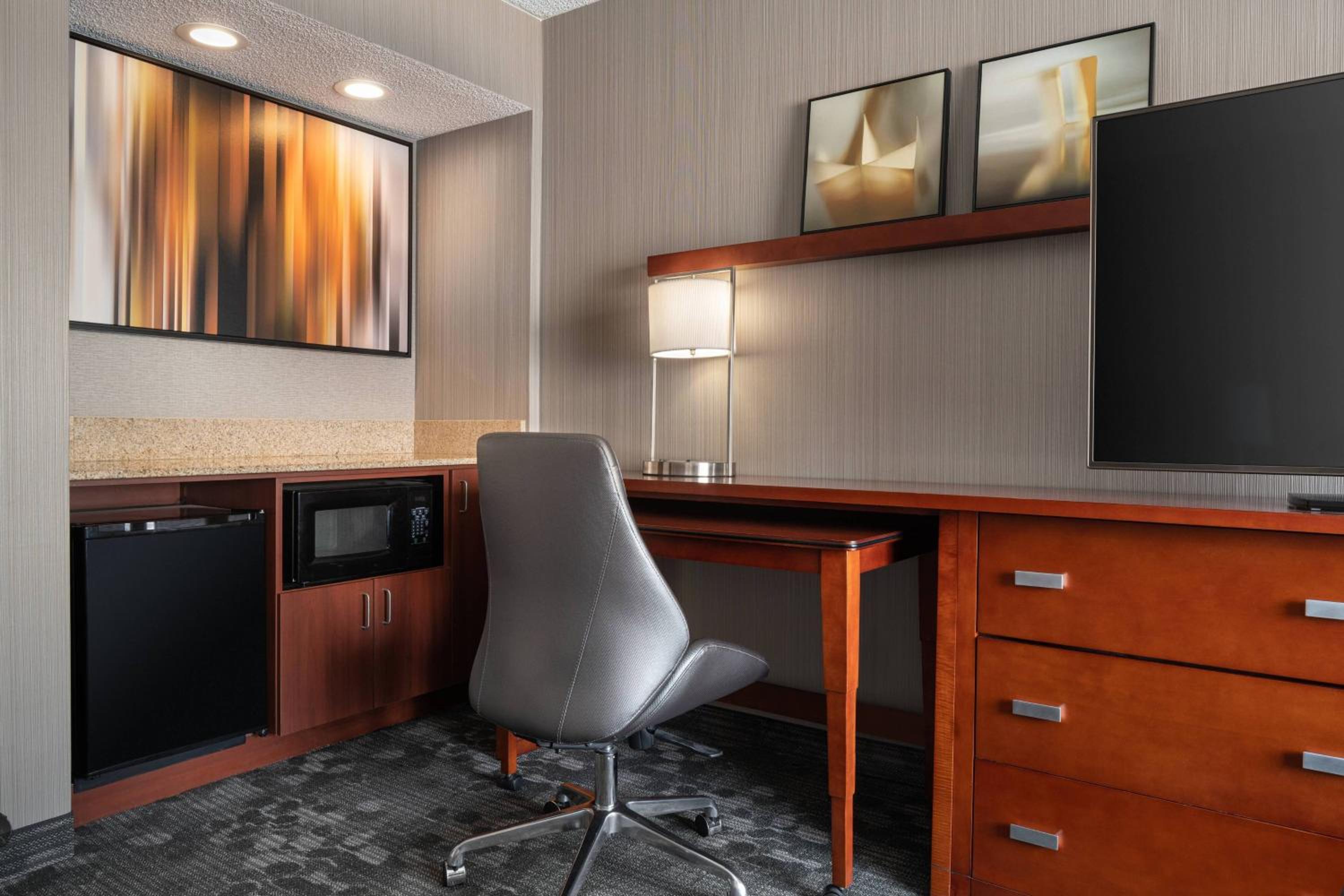 Suite, 1 King, Sofa bed