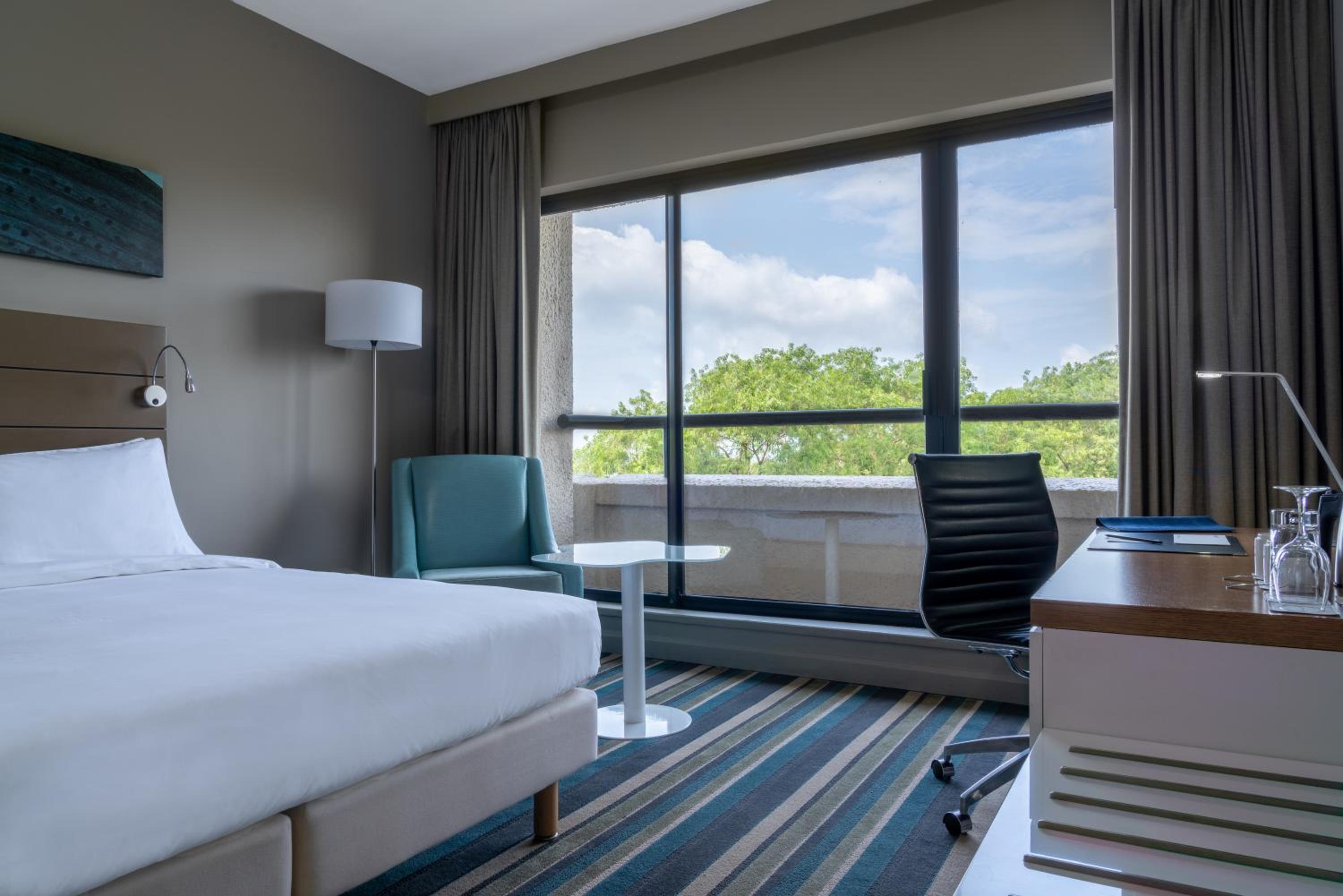 Suite with Balcony and View - Lounge Access