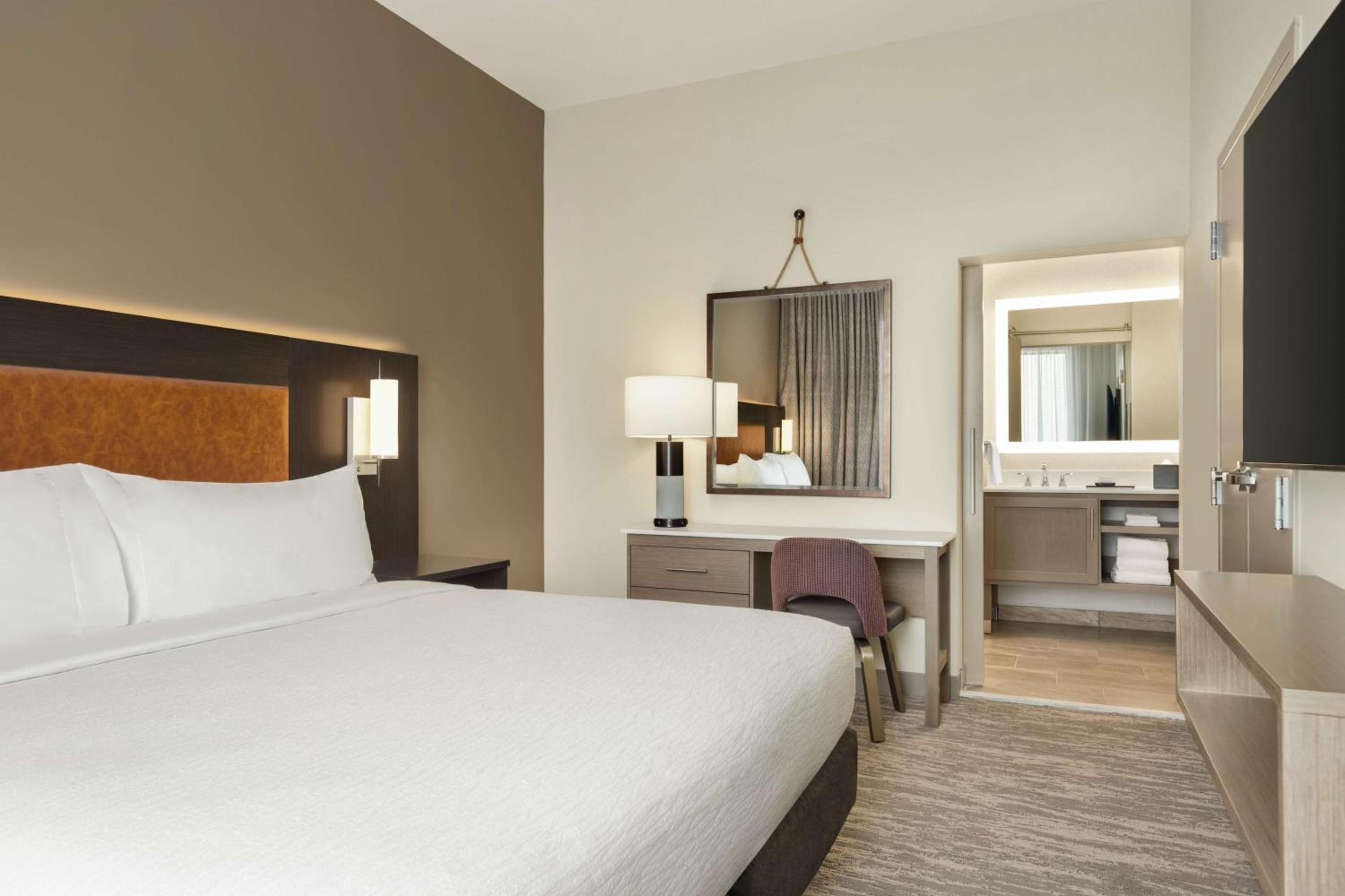 One-Bedroom King Suite - Mobility Accessible/Non-Smoking