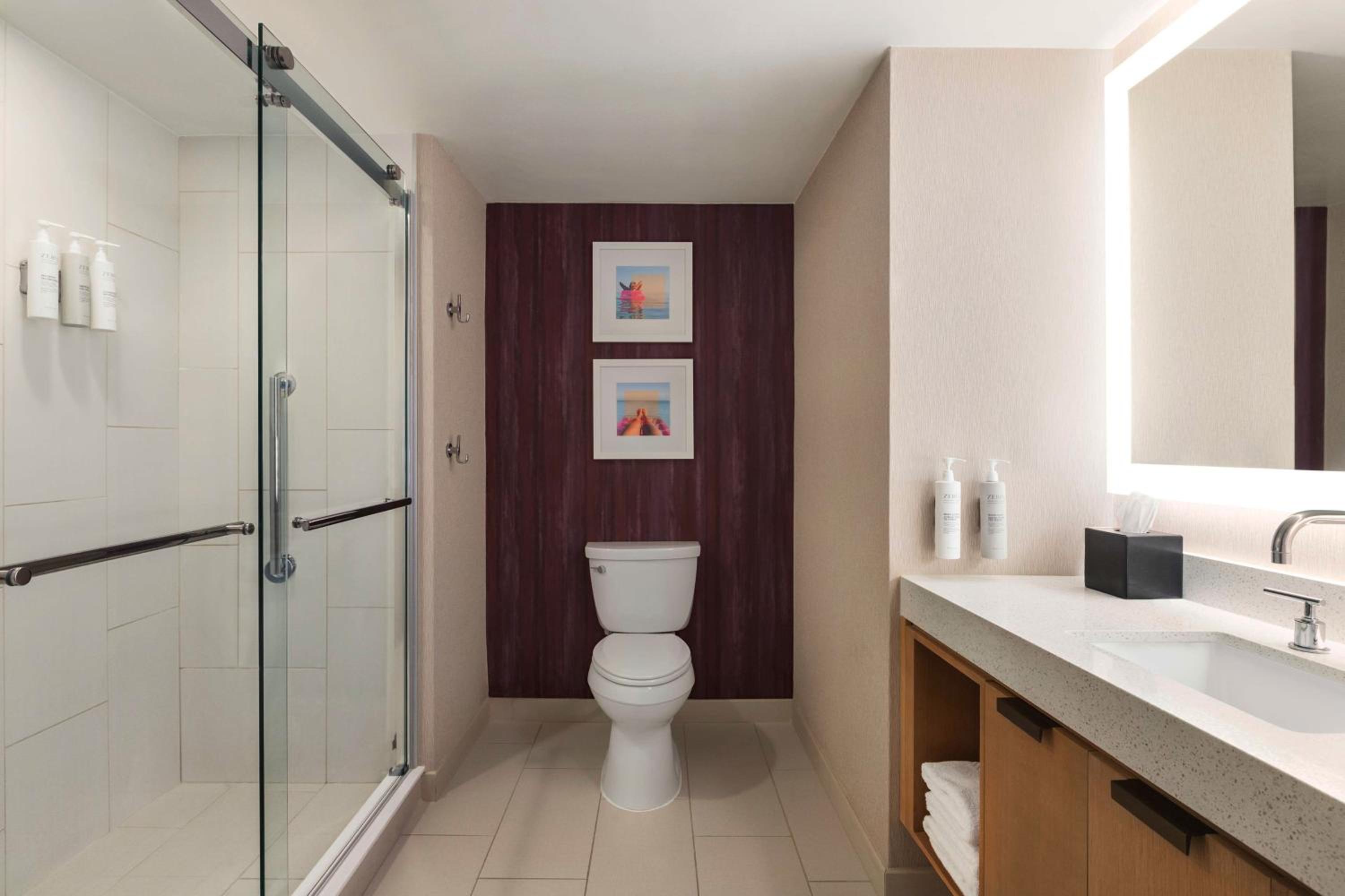 King Suite - Non-Smoking